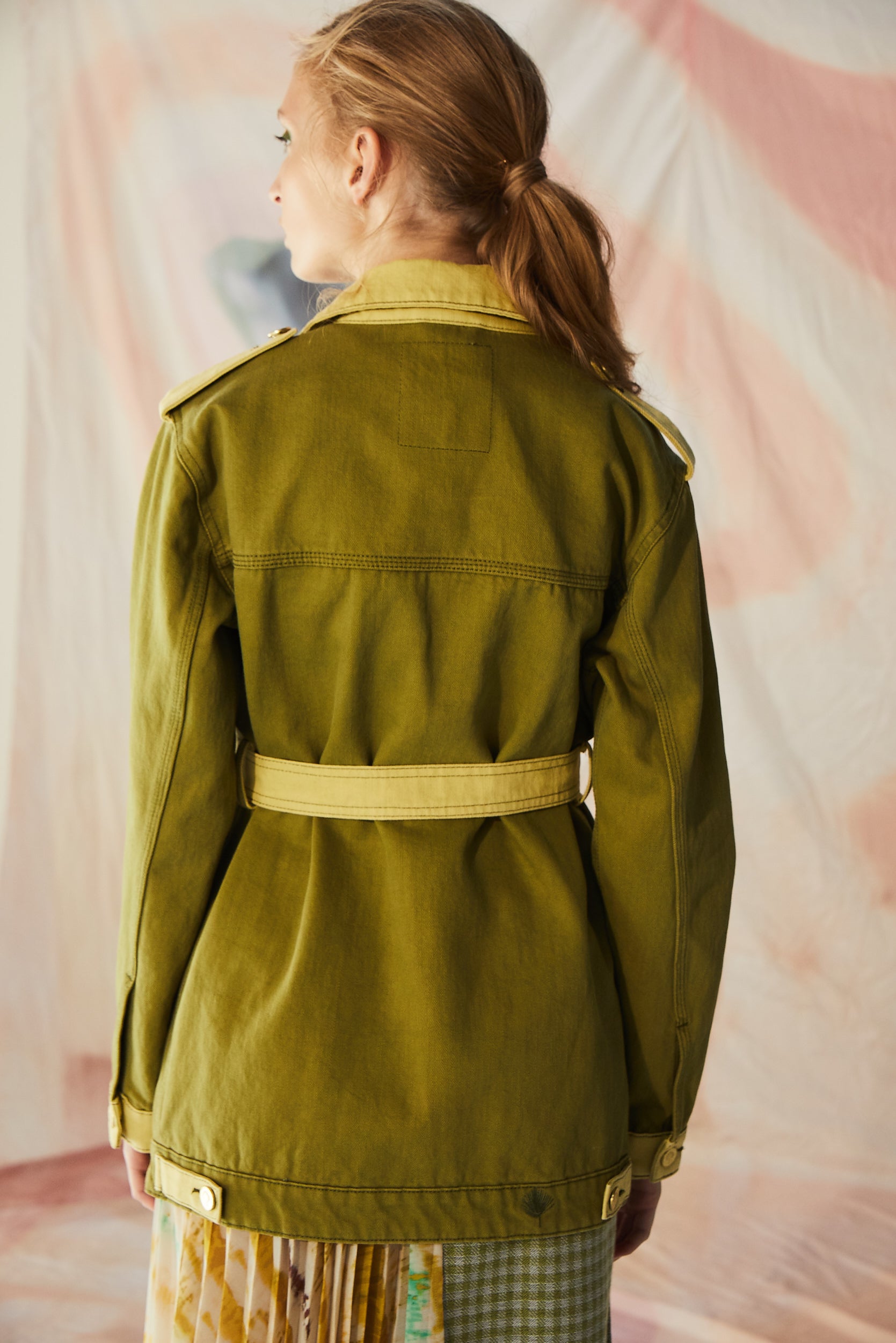 Dügme Detaylı Kuşaklı Trençkot Ceket