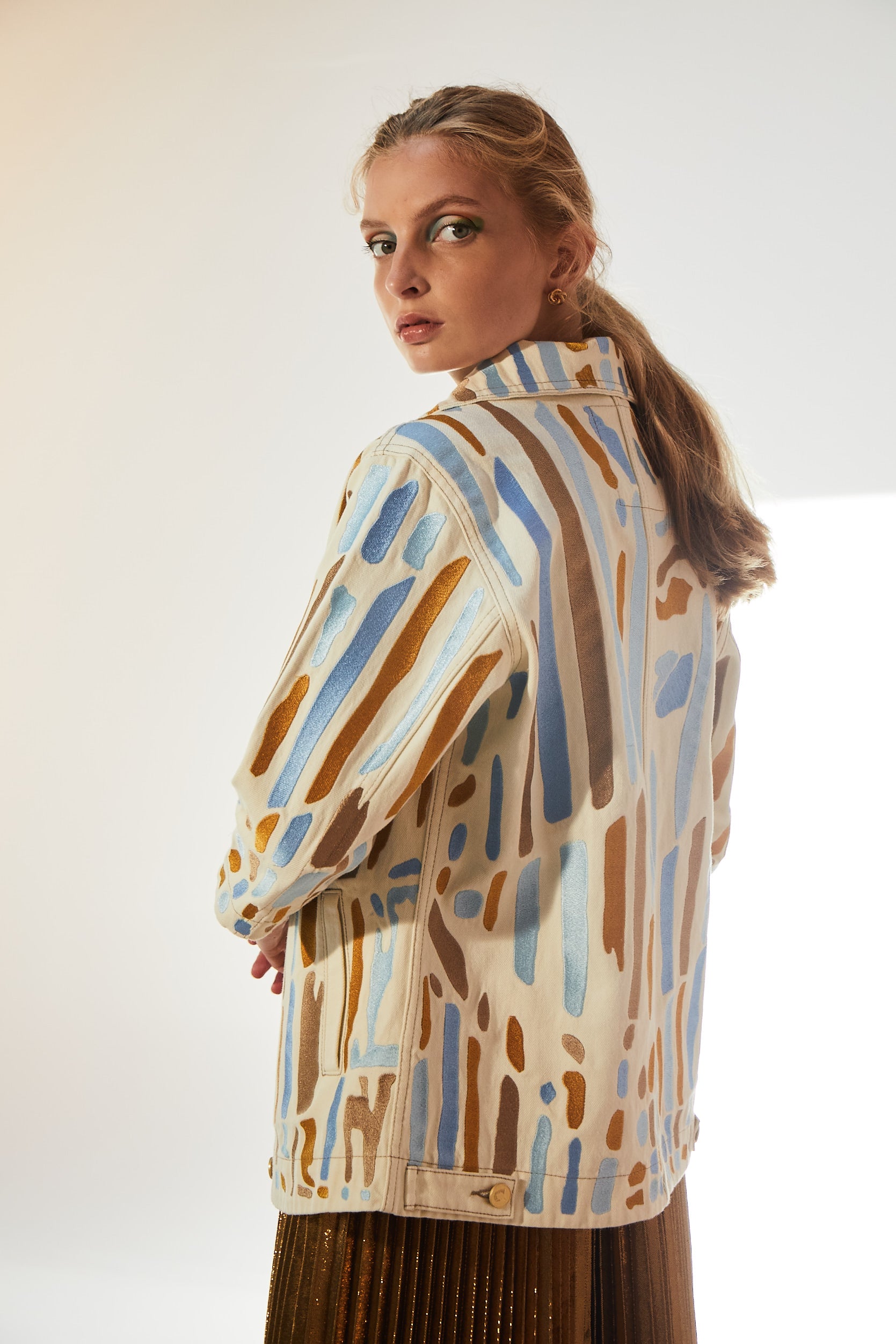 Ön Ve Arka Mavi-Sarı Geometrik Nakışlı Ceket