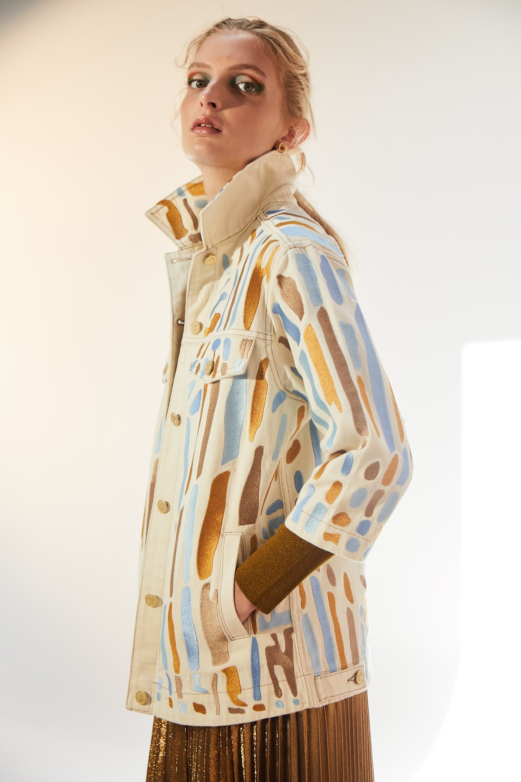 Ön Ve Arka Mavi-Sarı Geometrik Nakışlı Ceket