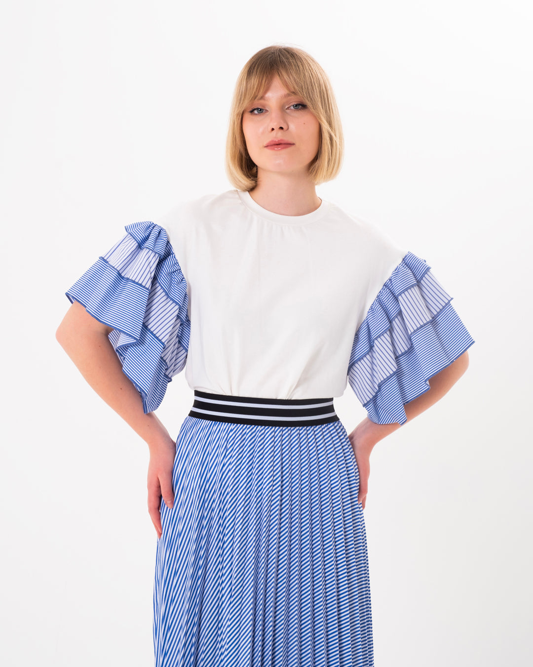 Yuvarlak Yaka Kolları Fırfırlı Bluz - Etek Takım