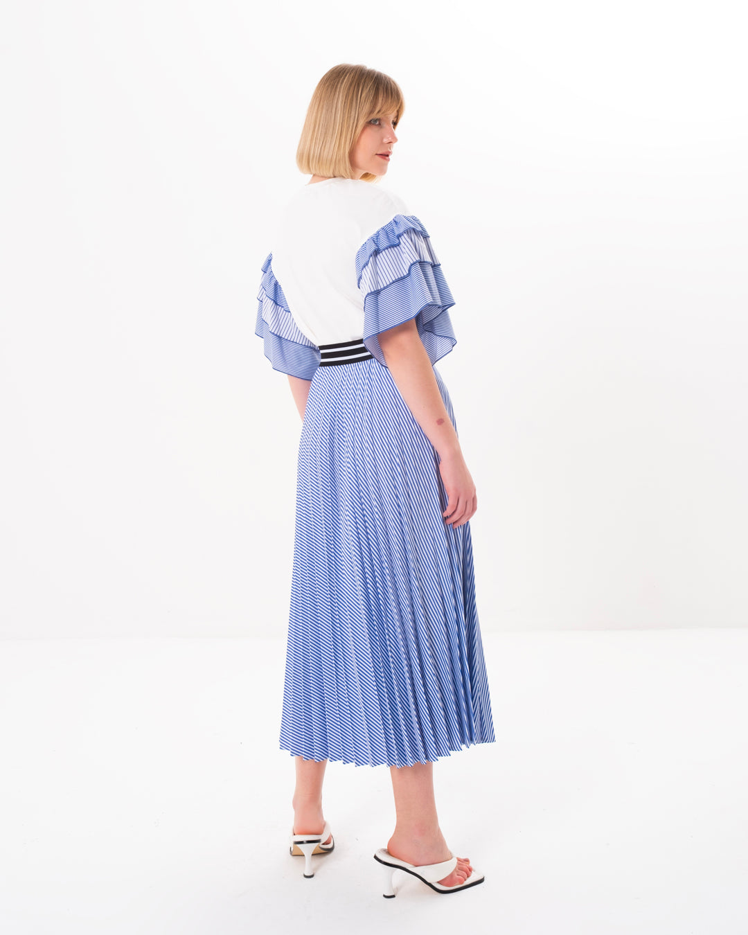 Yuvarlak Yaka Kolları Fırfırlı Bluz - Etek Takım