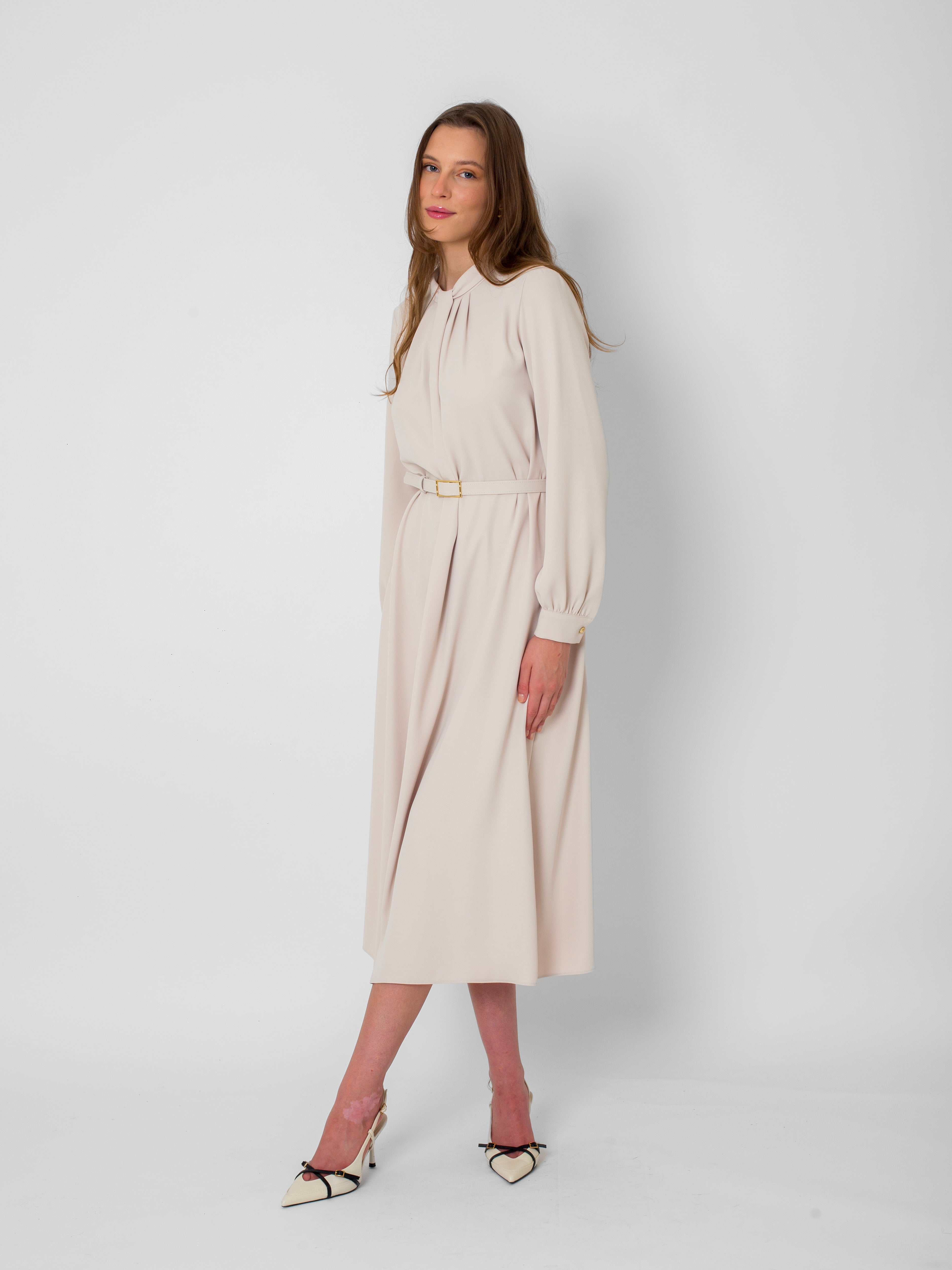 Yuvarlak Yaka, Yaka Detaylı Kemerli Elbise