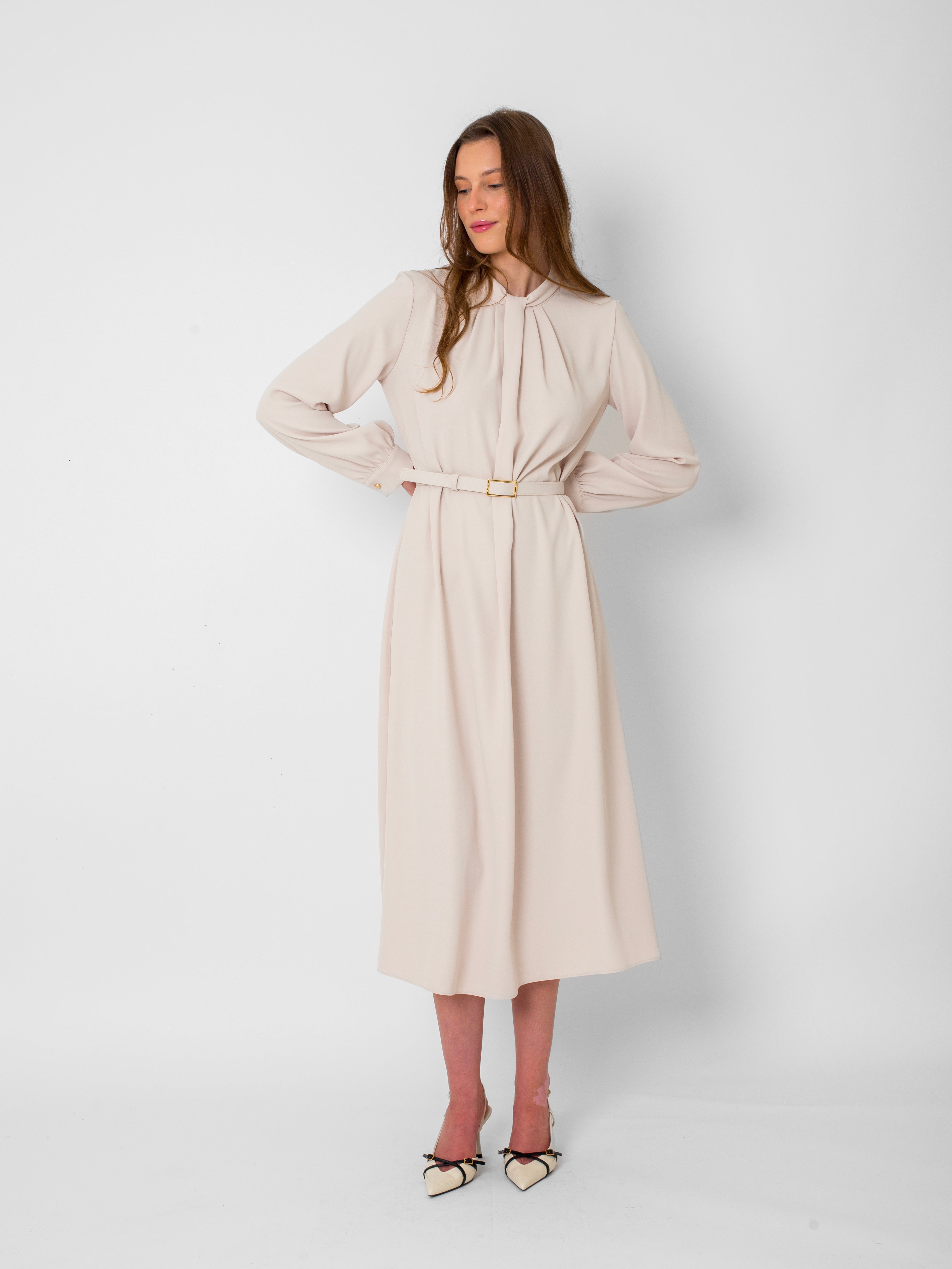 Yuvarlak Yaka, Yaka Detaylı Kemerli Elbise