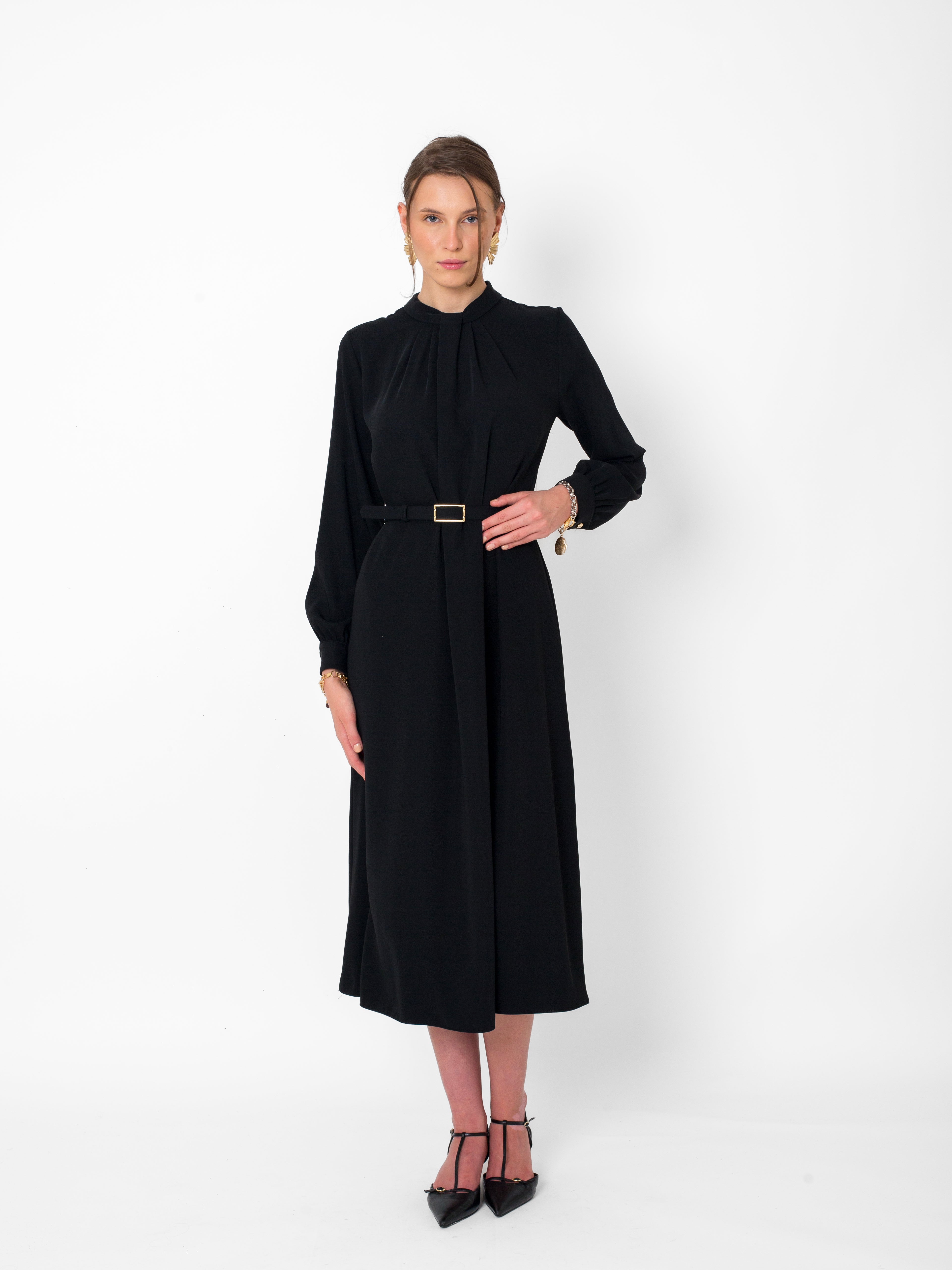 Yuvarlak Yaka, Yaka Detaylı Kemerli Elbise