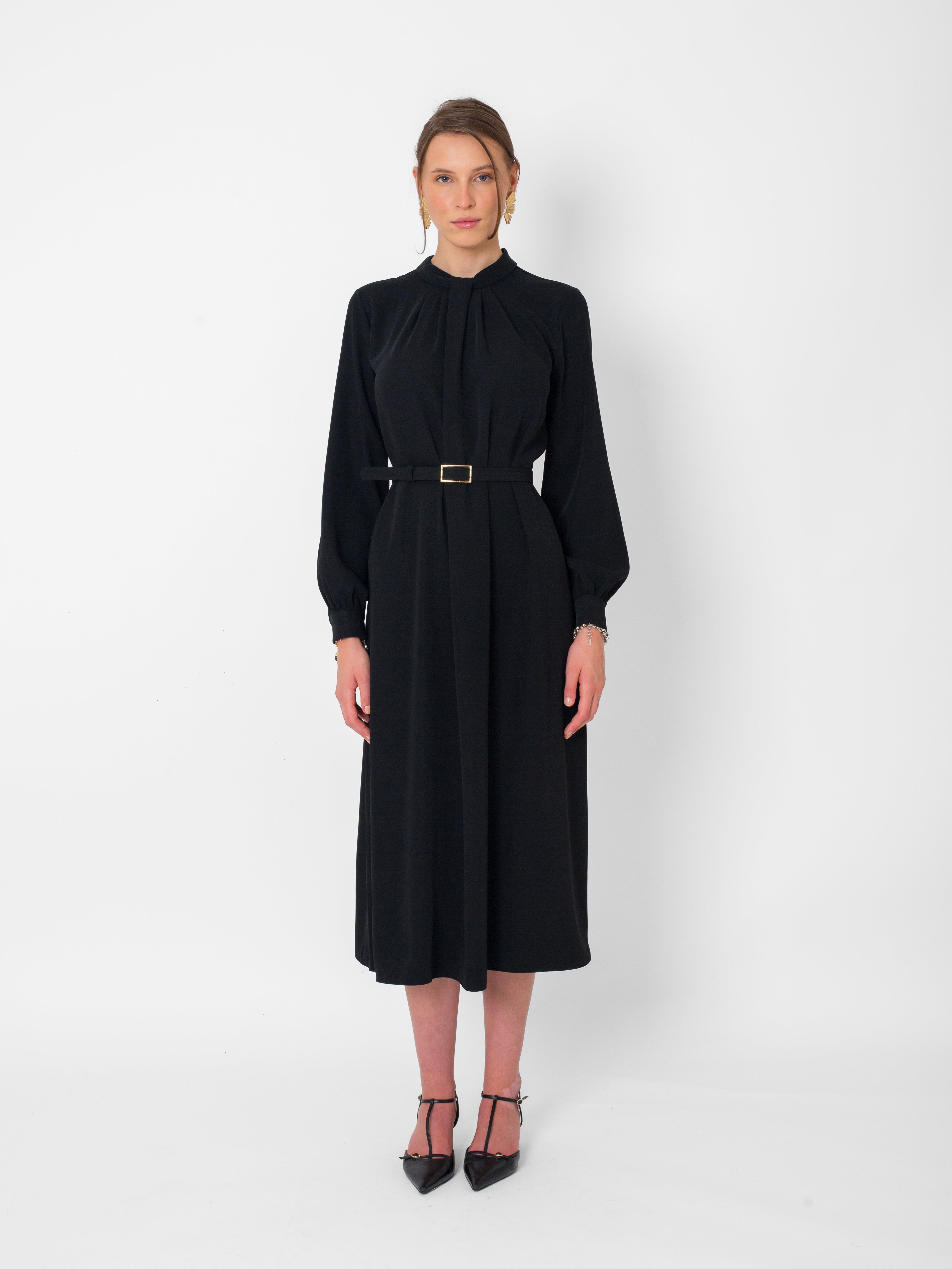 Yuvarlak Yaka, Yaka Detaylı Kemerli Elbise