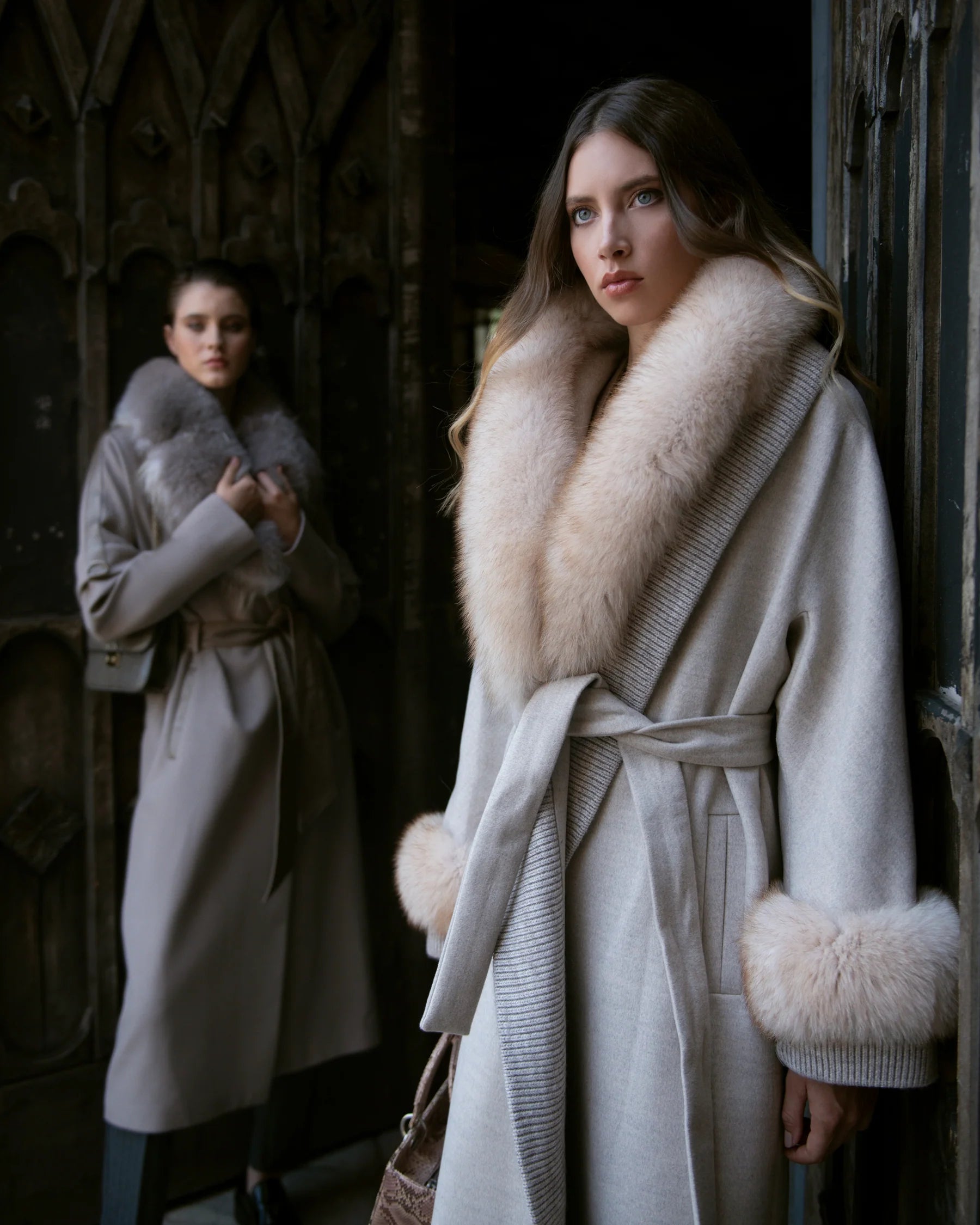 Yakası ve Kolları Kürklü Kemerli Cashmere Uzun Kaban