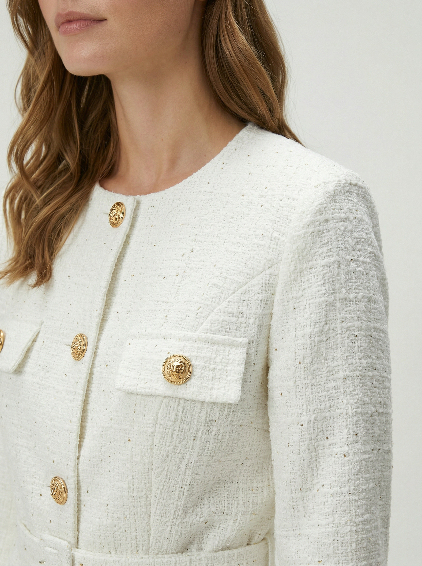 Kayık Yaka Önü Düğme Detaylı Kemerli Ceket