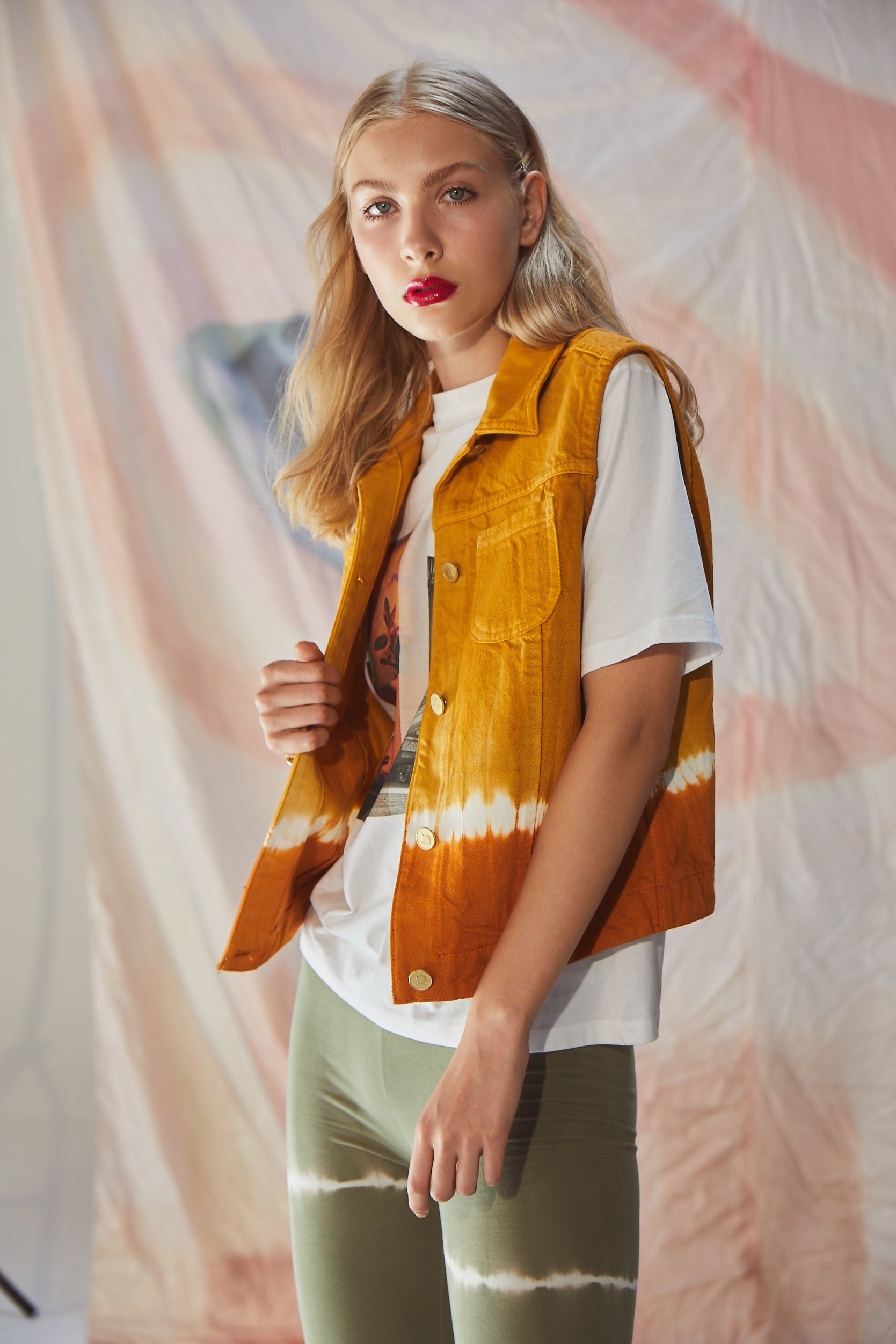 Gömlek Yaka Çift Renk Geçişli Kısa Yelek