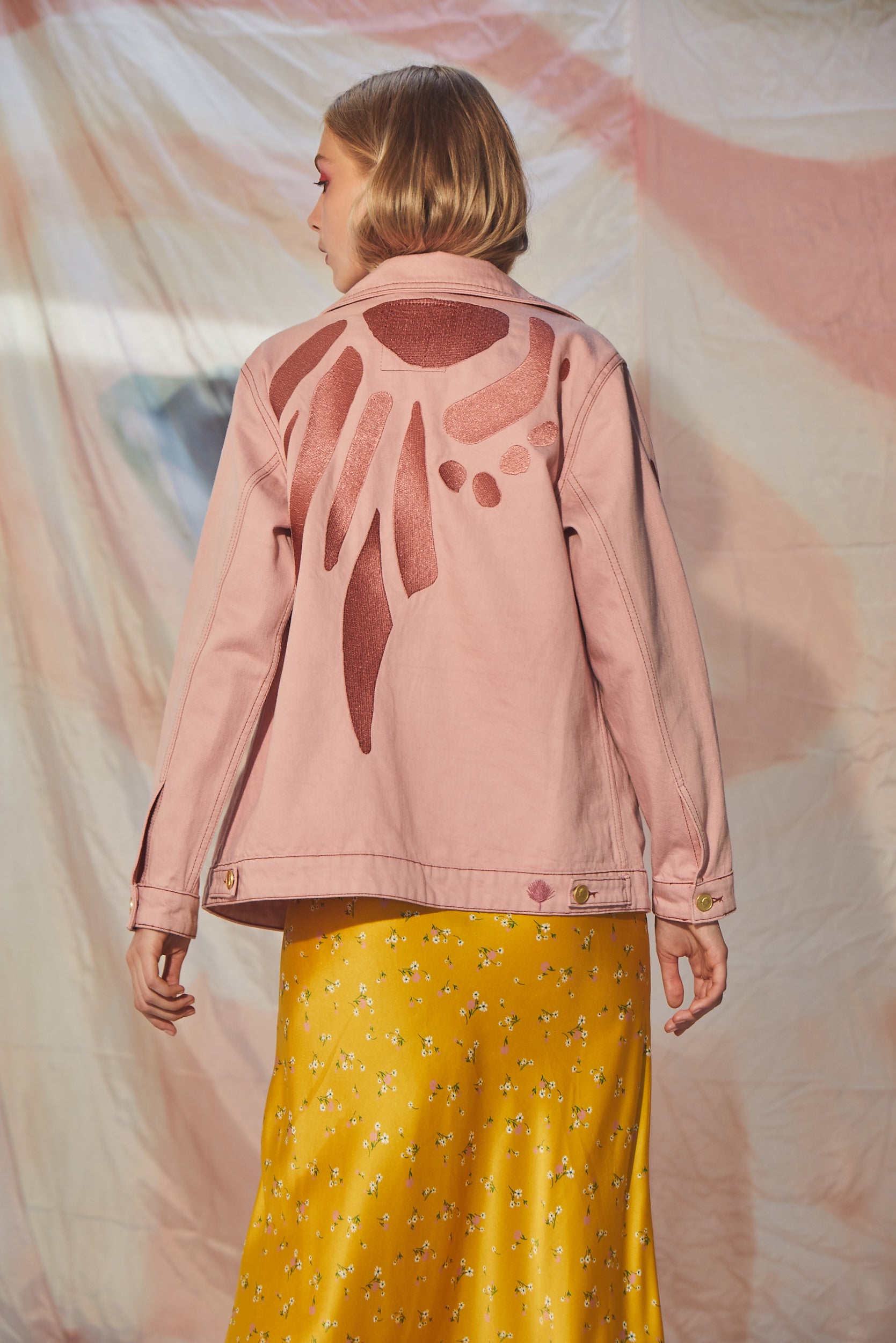 Ön ve Arka Geometrik Nakış İşlemeli Ceket