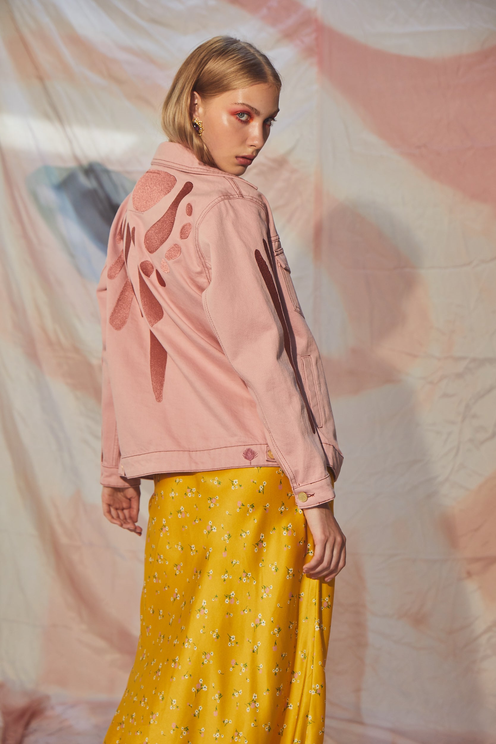 Ön ve Arka Geometrik Nakış İşlemeli Ceket