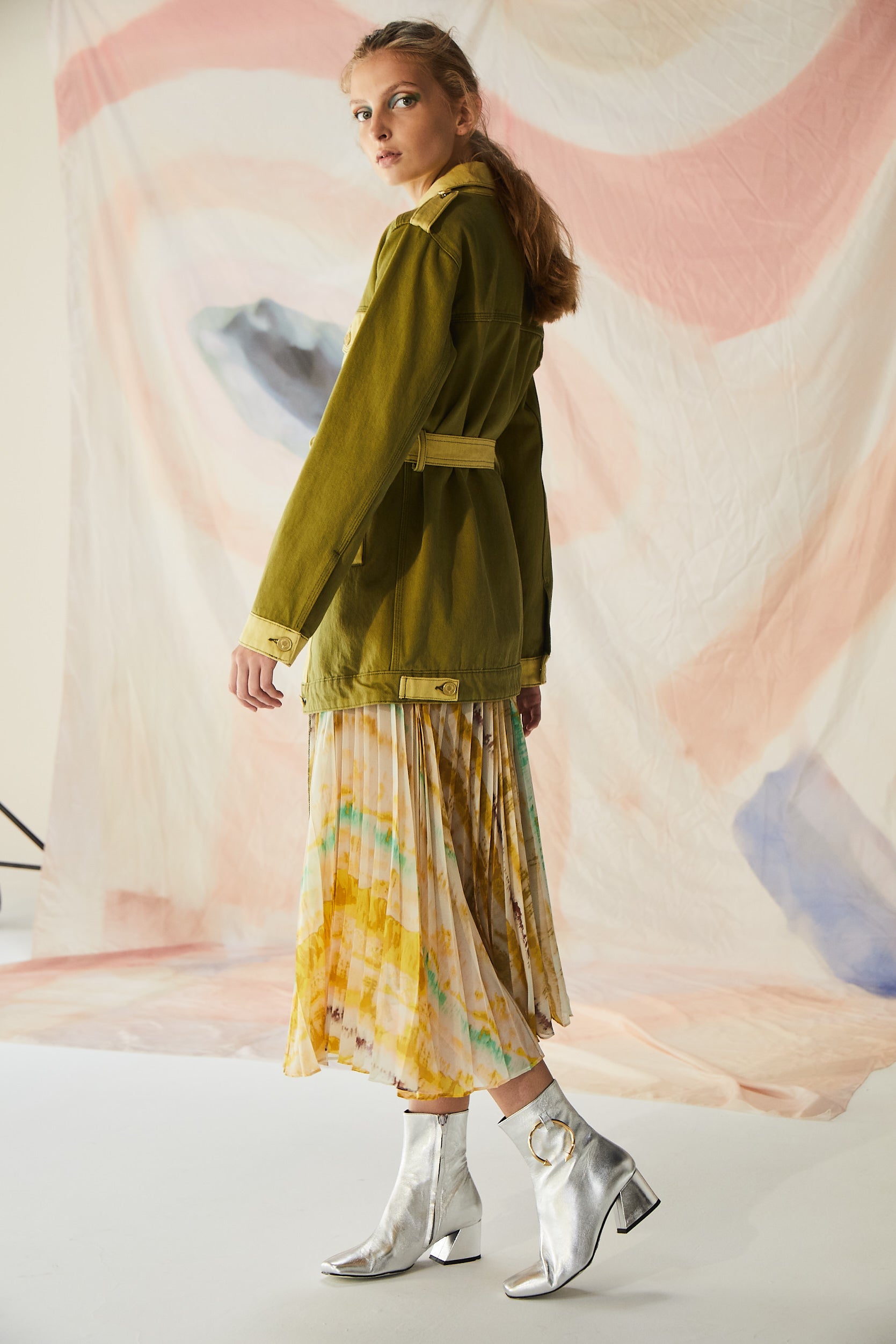 Dügme Detaylı Kuşaklı Trençkot Ceket