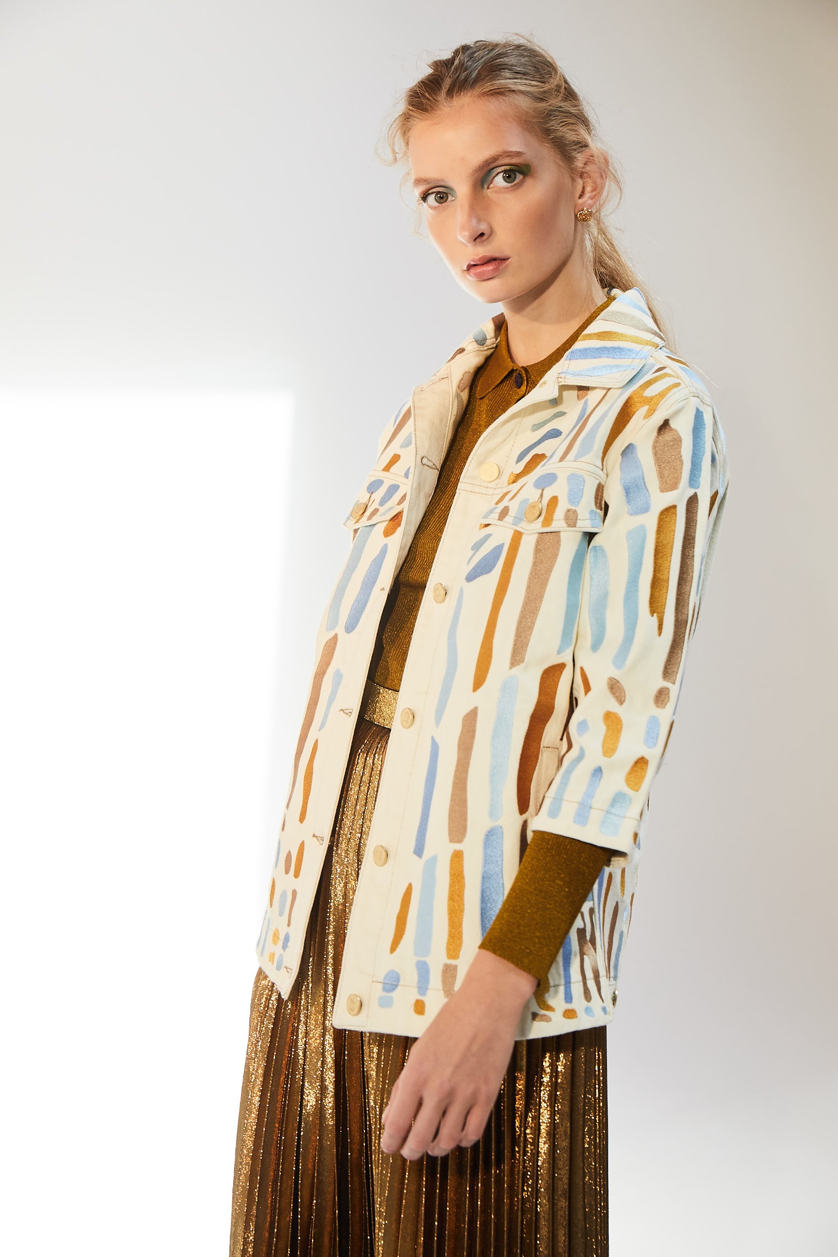 Ön Ve Arka Mavi-Sarı Geometrik Nakışlı  Ceket