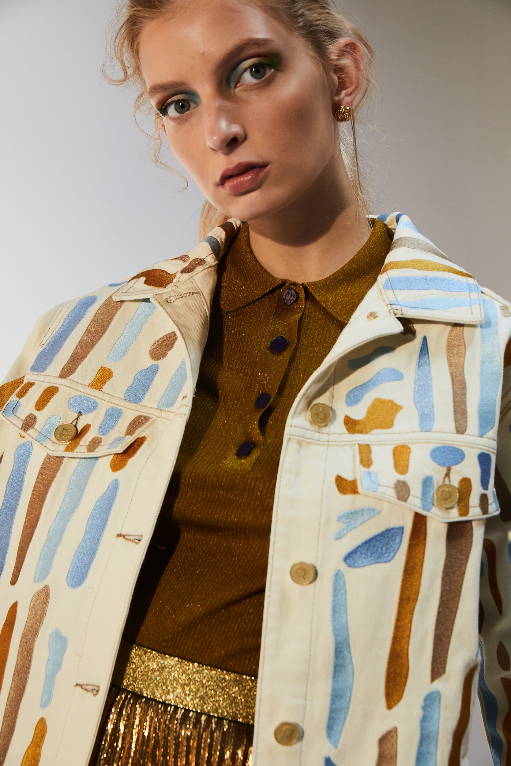 Ön Ve Arka Mavi-Sarı Geometrik Nakışlı  Ceket