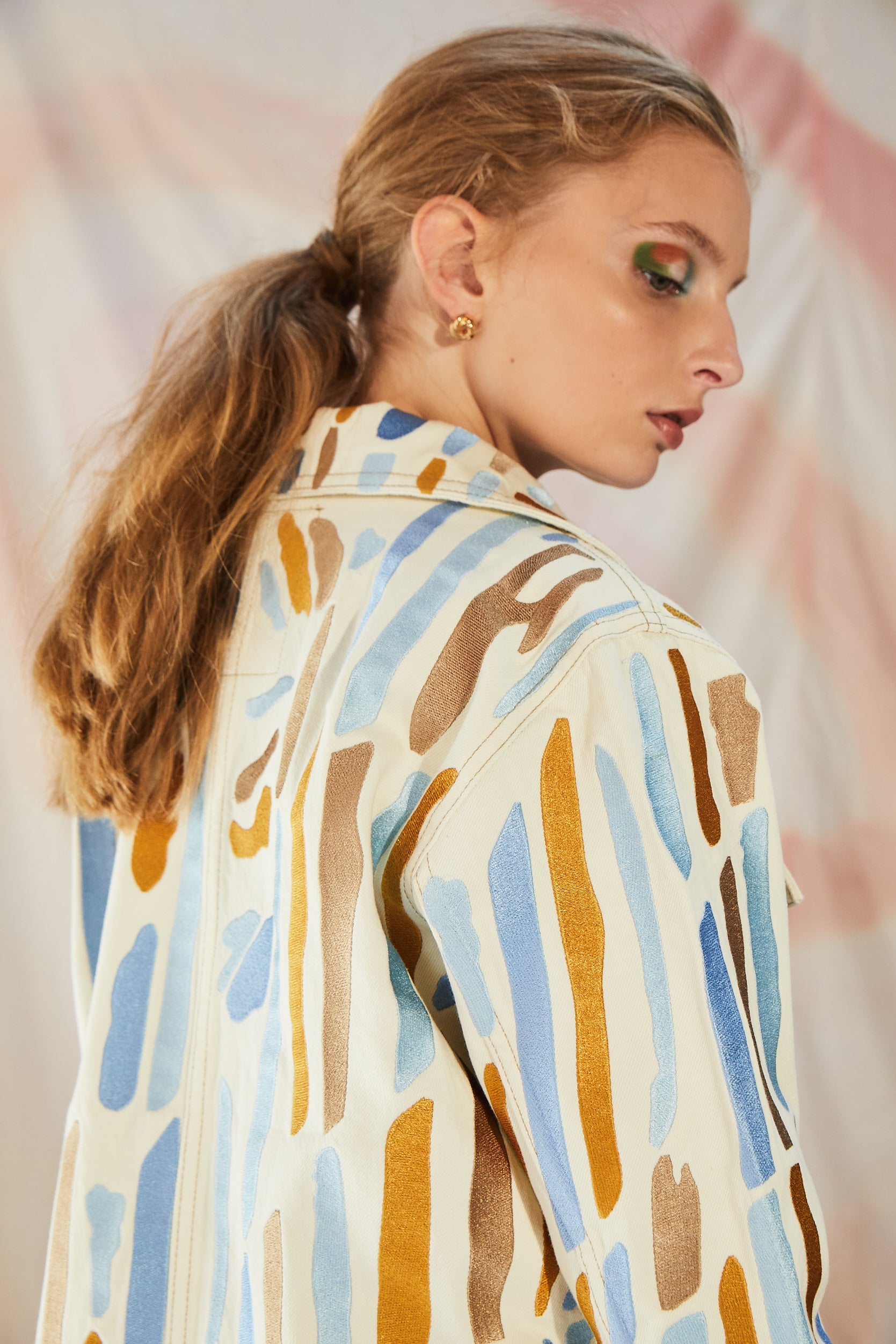 Ön Ve Arka Mavi-Sarı Geometrik Nakışlı  Ceket