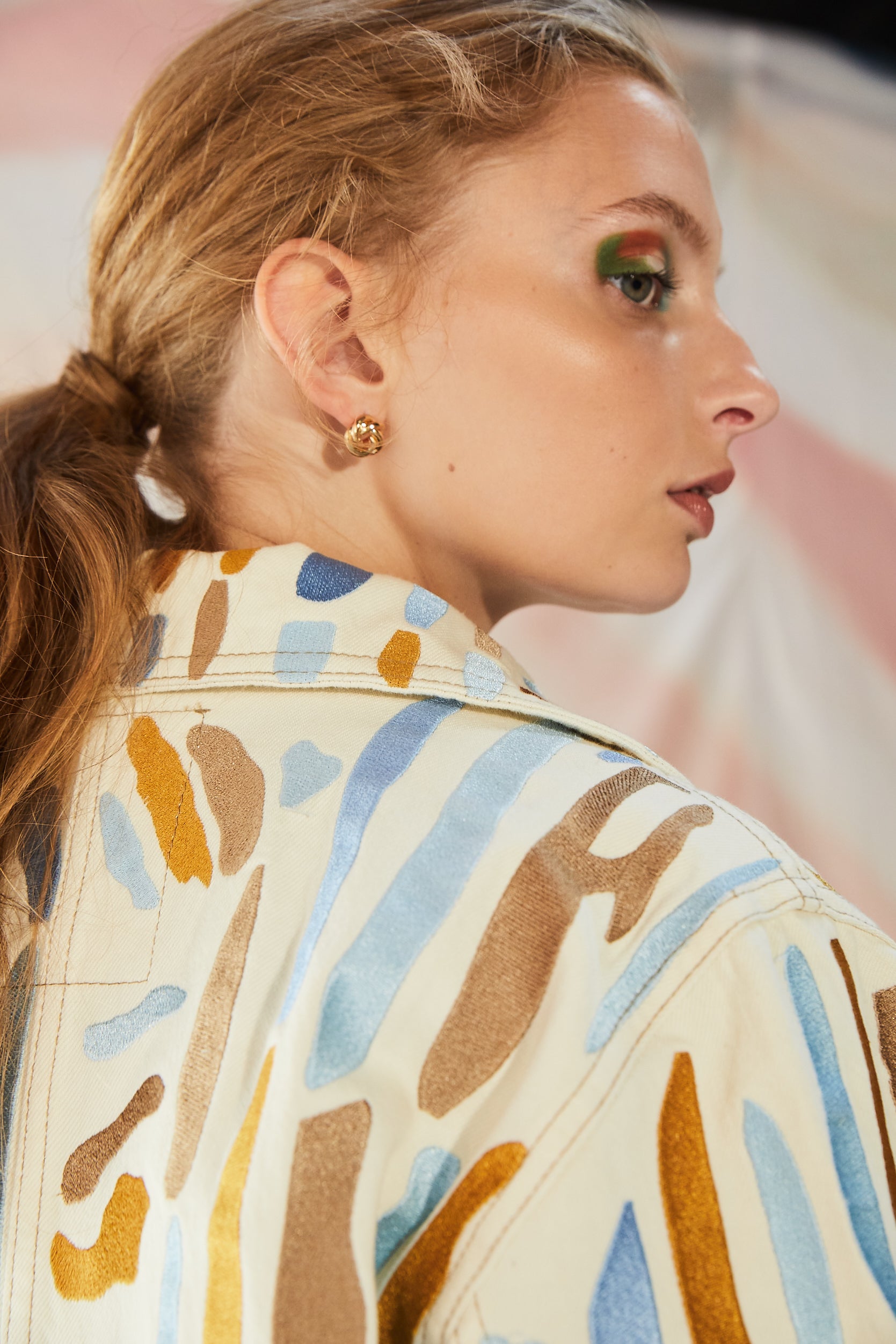 Ön Ve Arka Mavi-Sarı Geometrik Nakışlı  Ceket