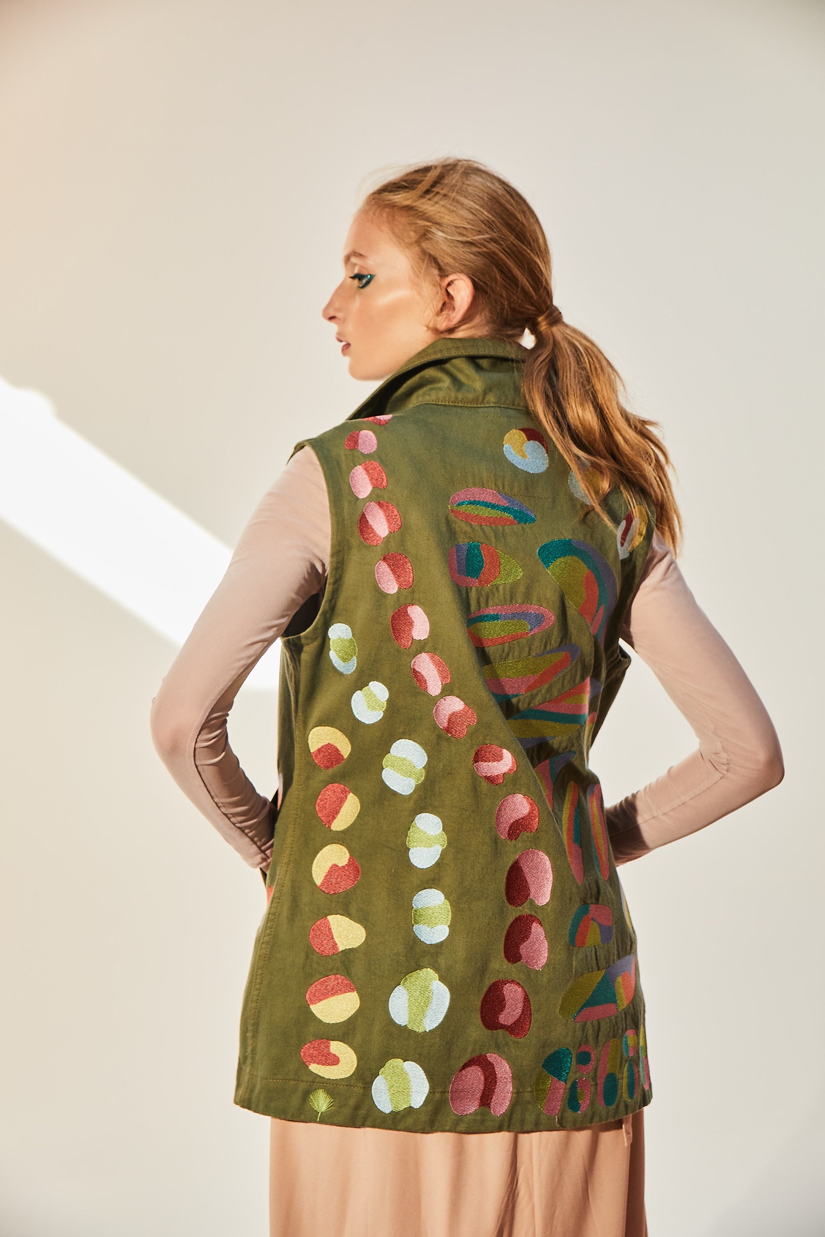 Renkli İNakışlı  Gömlek Yaka Kolsuz Yelek