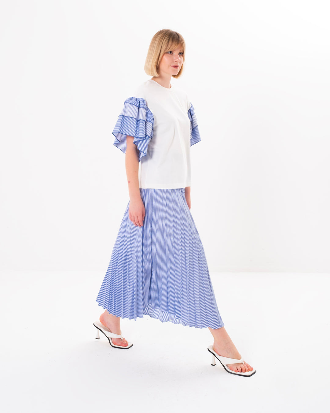 Yuvarlak Yaka Kolları Fırfırlı Bluz - Etek Takım