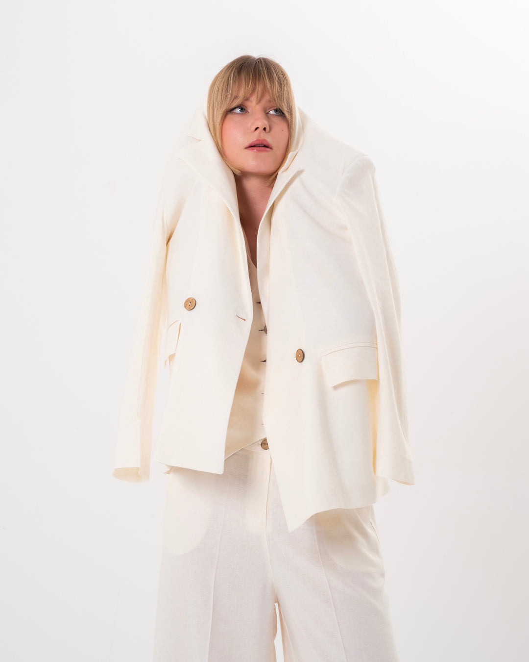 Kruvaze Yaka Düğme Detaylı Ceket