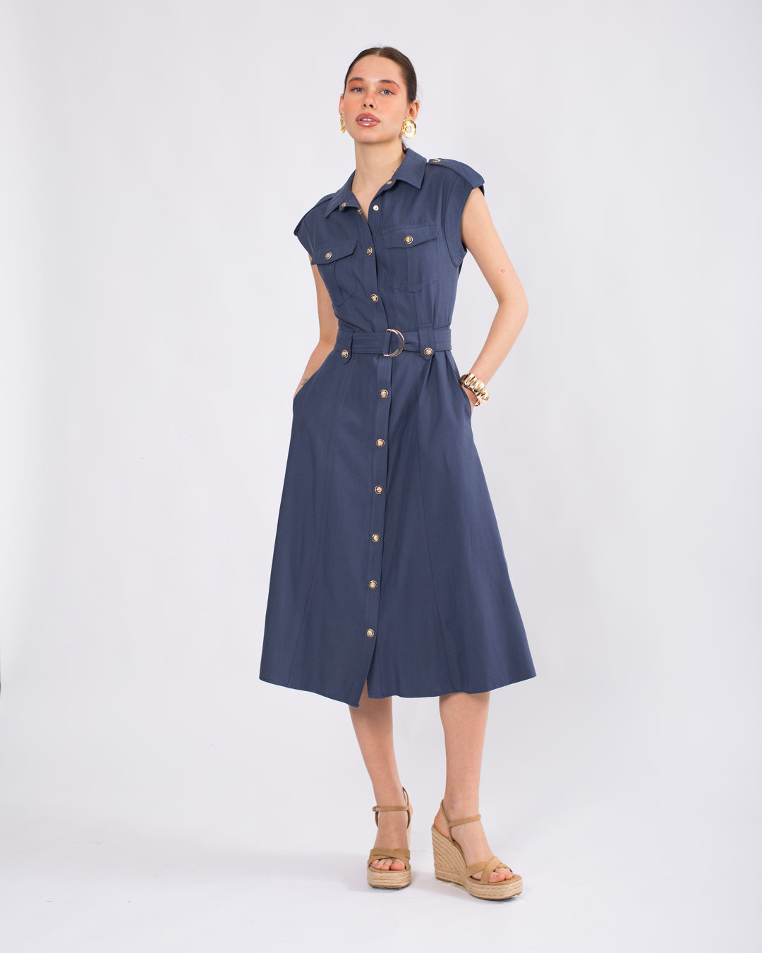 Gömlek Yaka Önü Düğme Detaylı Kolsuz Kemerli Elbise