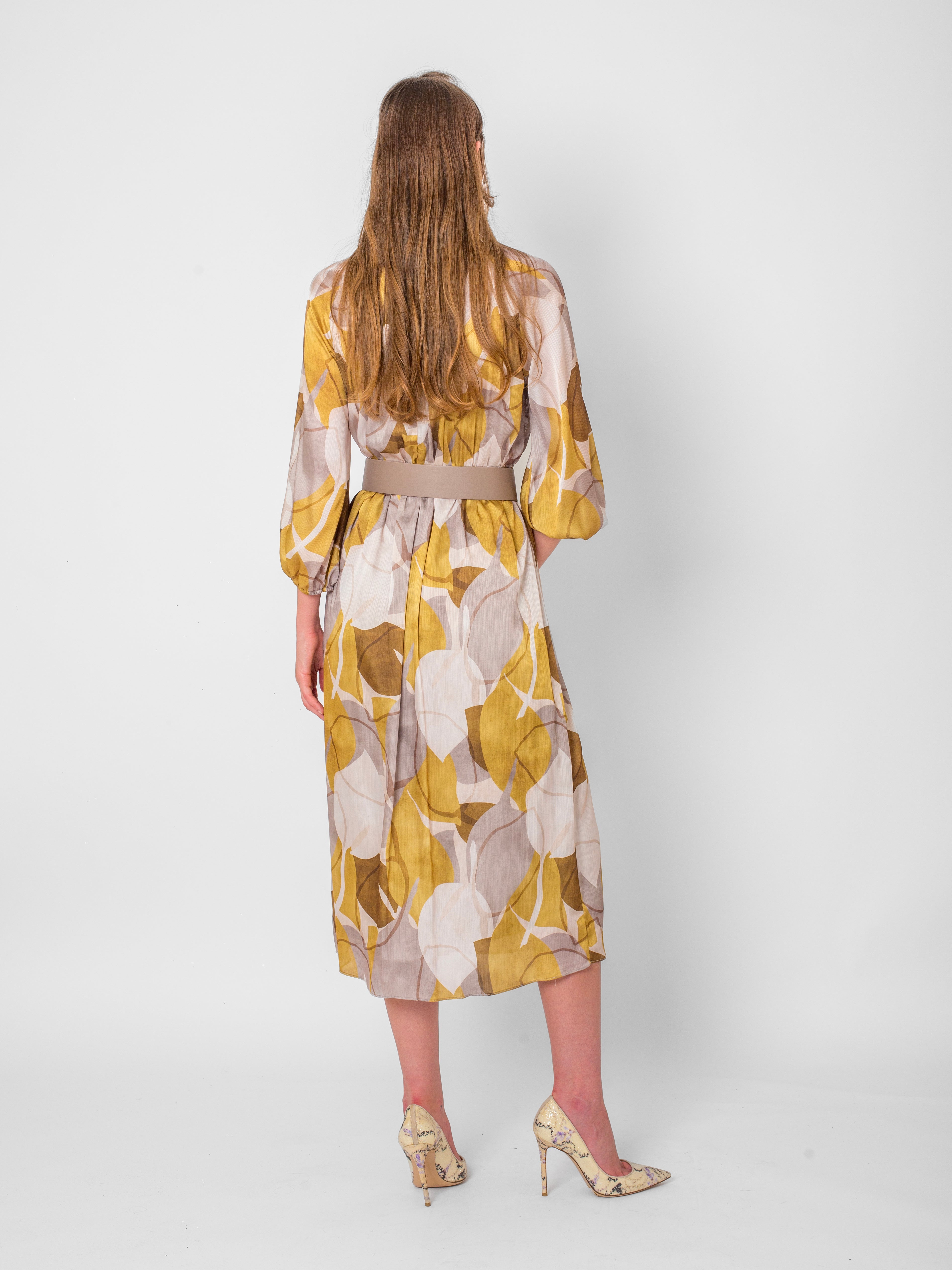 Yuvarlak Yaka Baskı Detaylı Kolları Büzgülü Kemerli Elbise