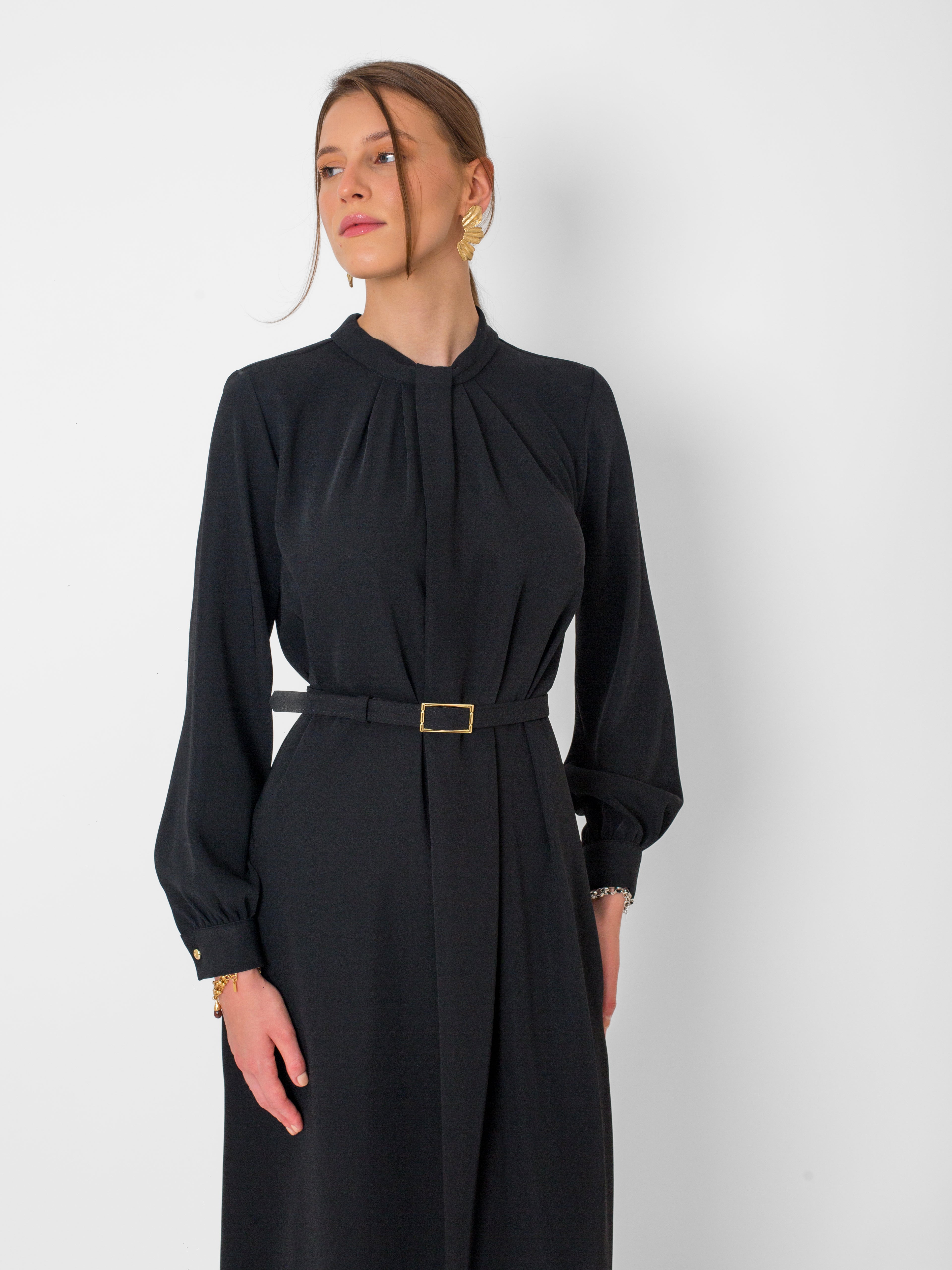 Yuvarlak Yaka, Yaka Detaylı Kemerli Elbise