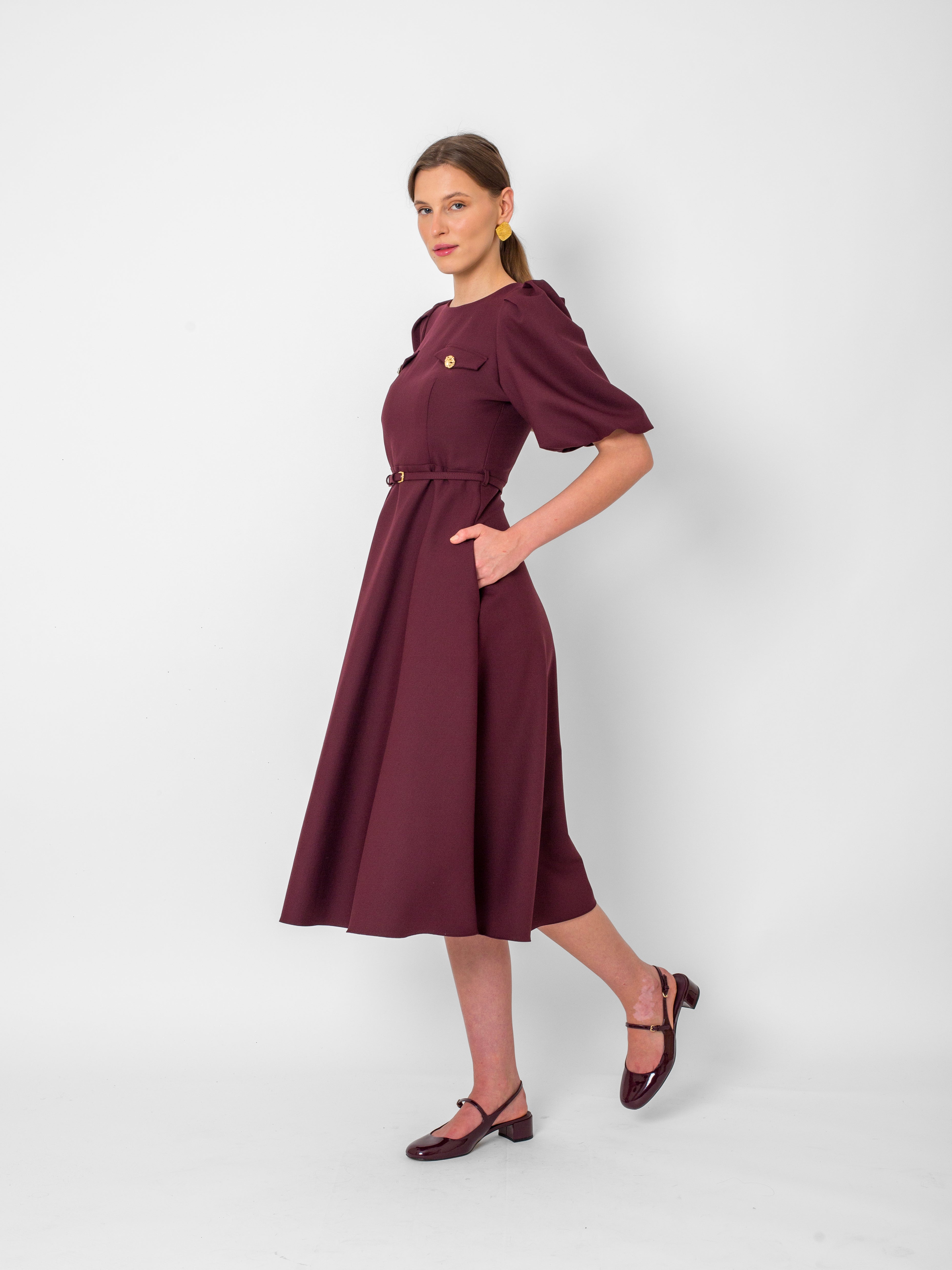 Yuvarlak Yaka Önü Düğme Detaylı Kısa Kollu Kemerli Elbise