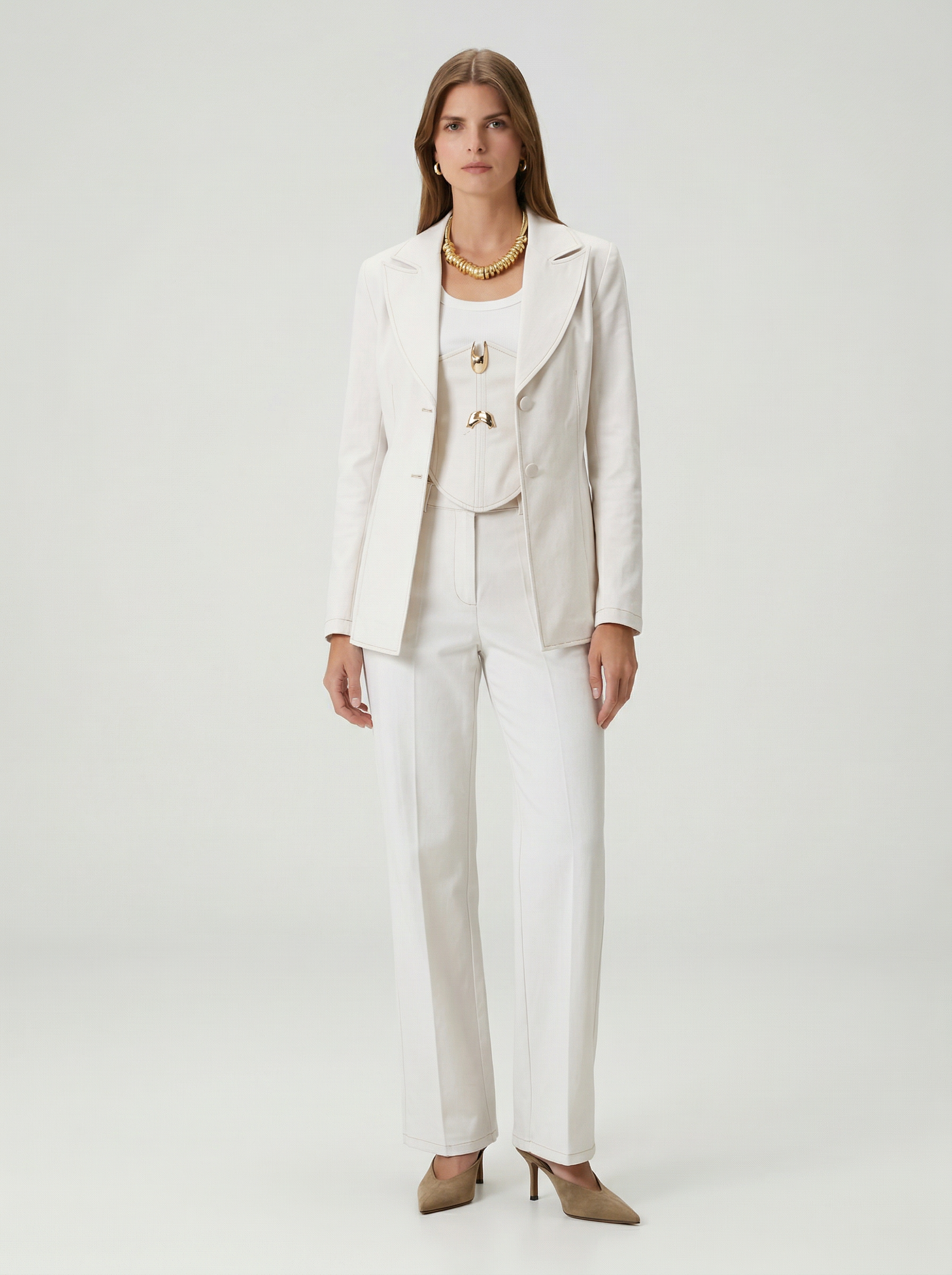 Kruvaze Yaka Önü Düğmeli Ceket-Önü Aksesuarlı Büstiyer-Pantolon Takım