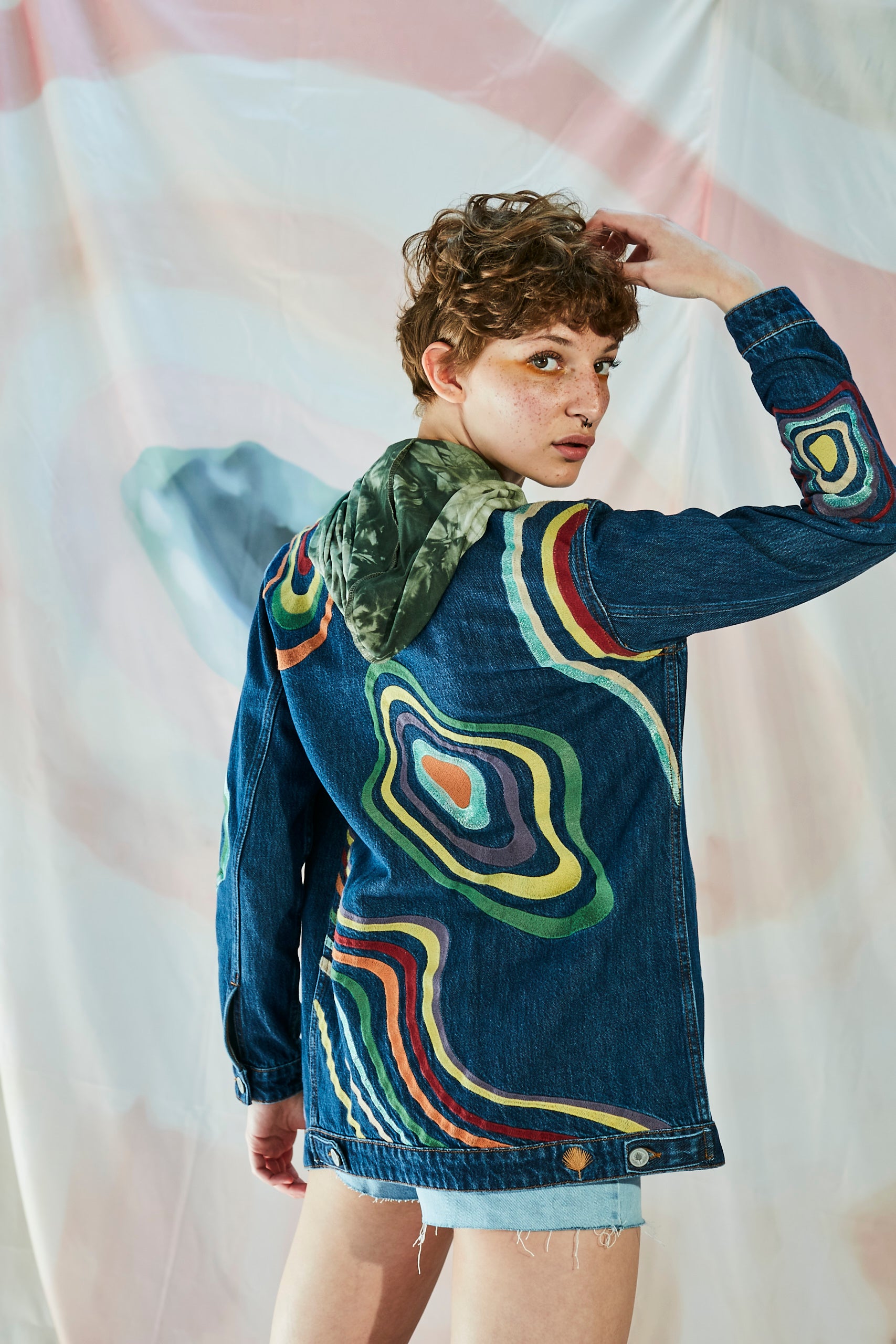 Ön ve Arka Geometrik  Renkli Nakış İşlemeli  Ceket