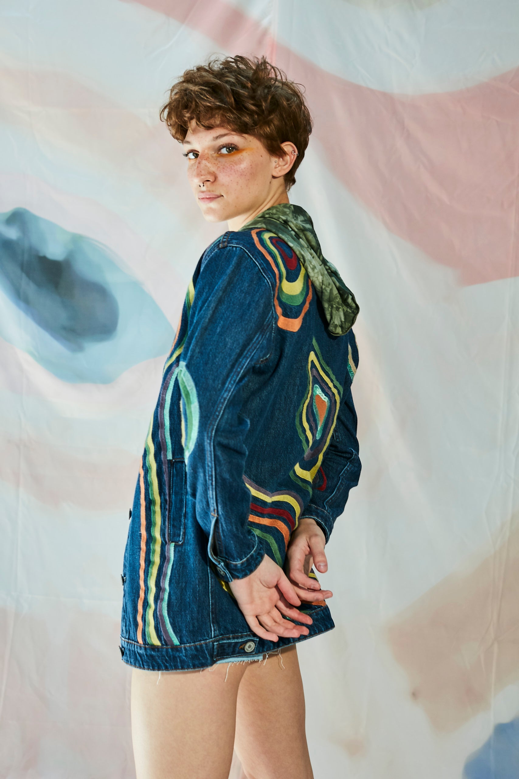 Ön ve Arka Geometrik  Renkli Nakış İşlemeli  Ceket