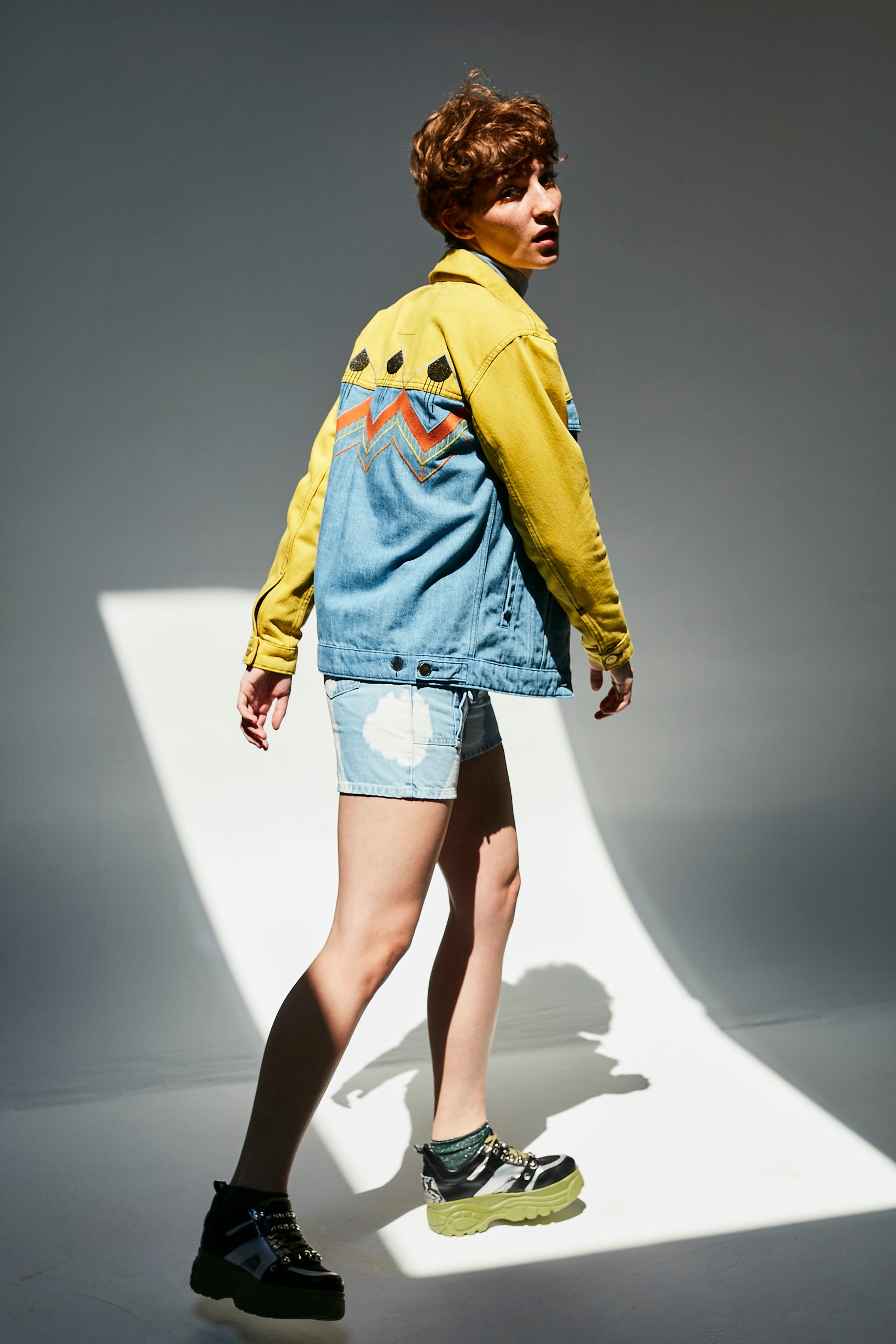 Arkası Geometrik  Nakış İşlemeli Ceket