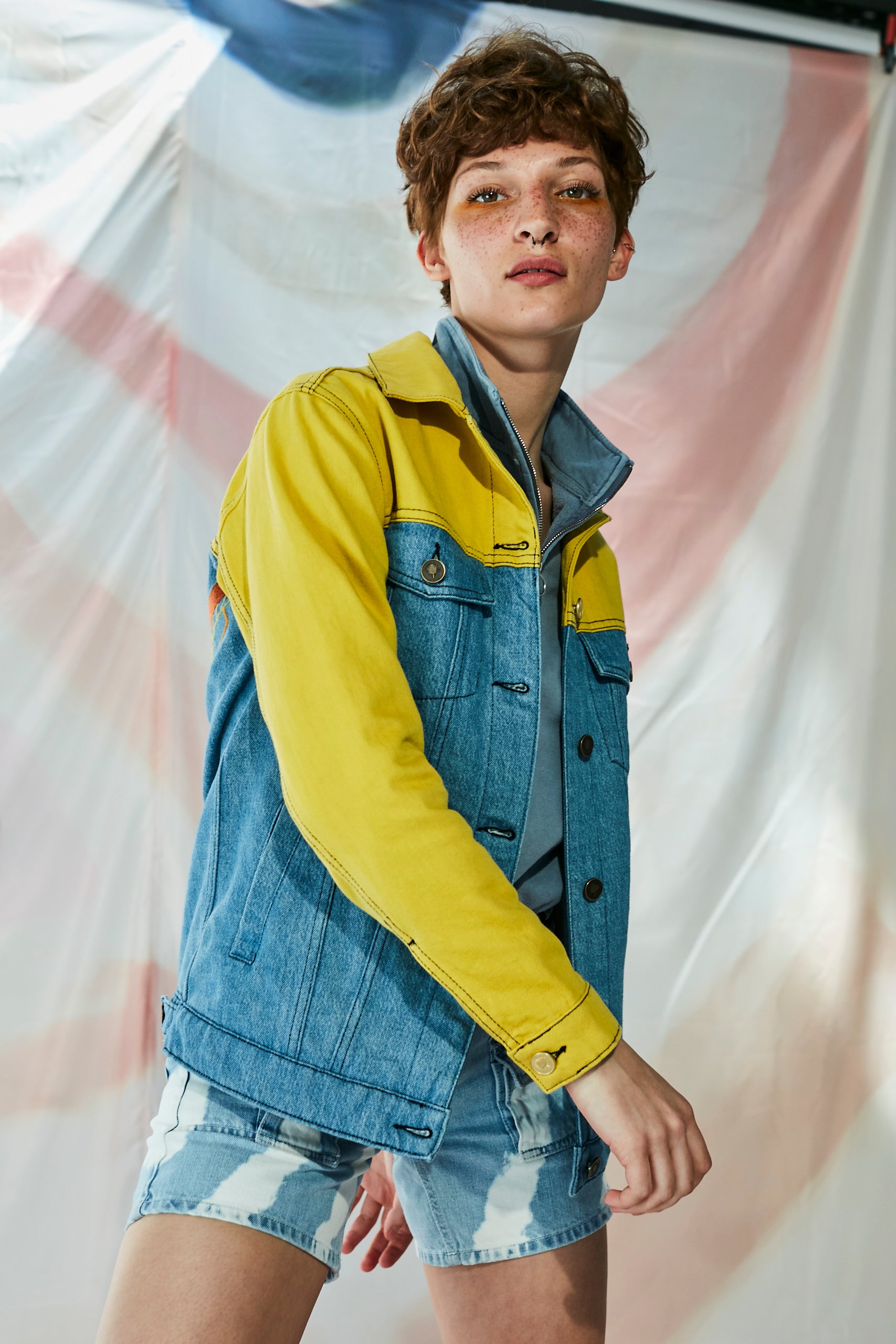 Arkası Geometrik  Nakış İşlemeli Ceket