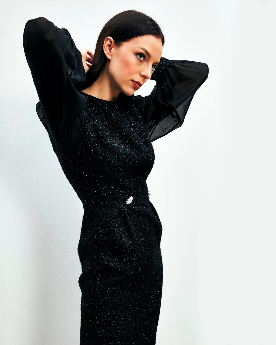 Yuvarlak Yaka Taş Detaylı Kolları Şifon Elbise