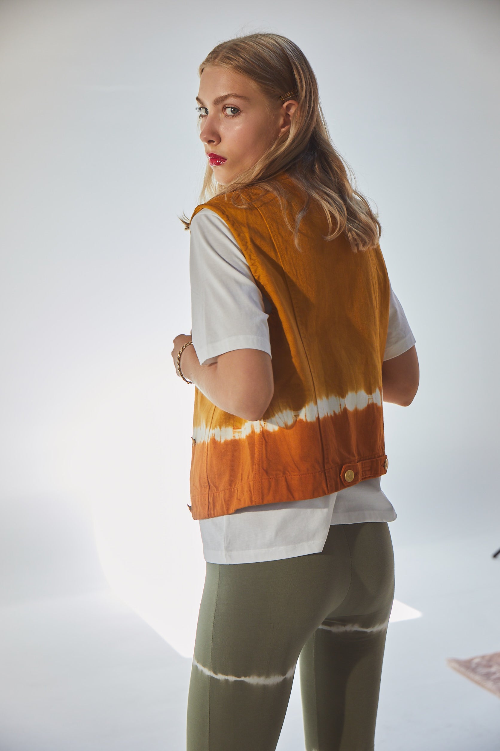 Gömlek Yaka Çift Renk Geçişli Kısa Yelek