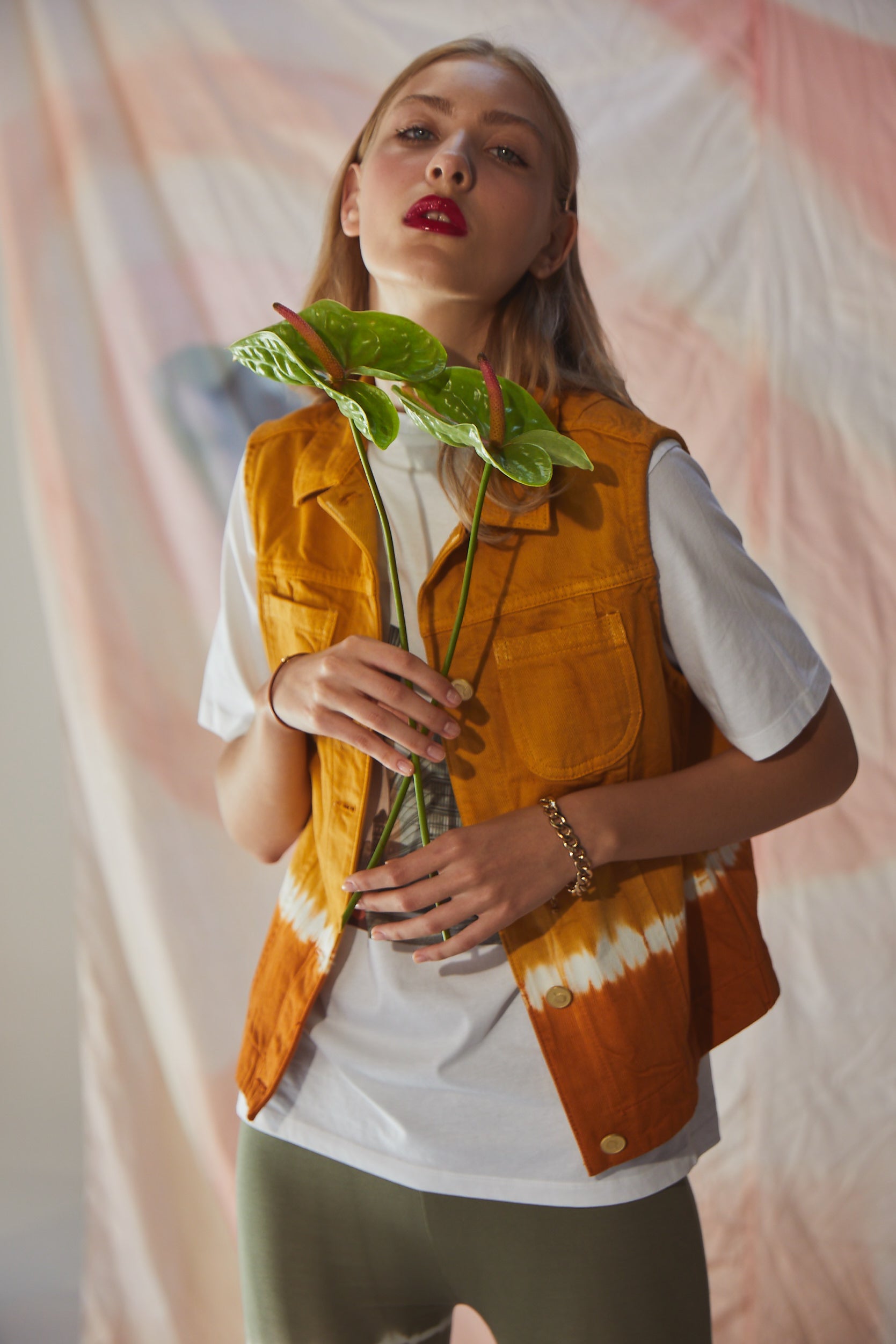 Gömlek Yaka Çift Renk Geçişli Kısa Yelek