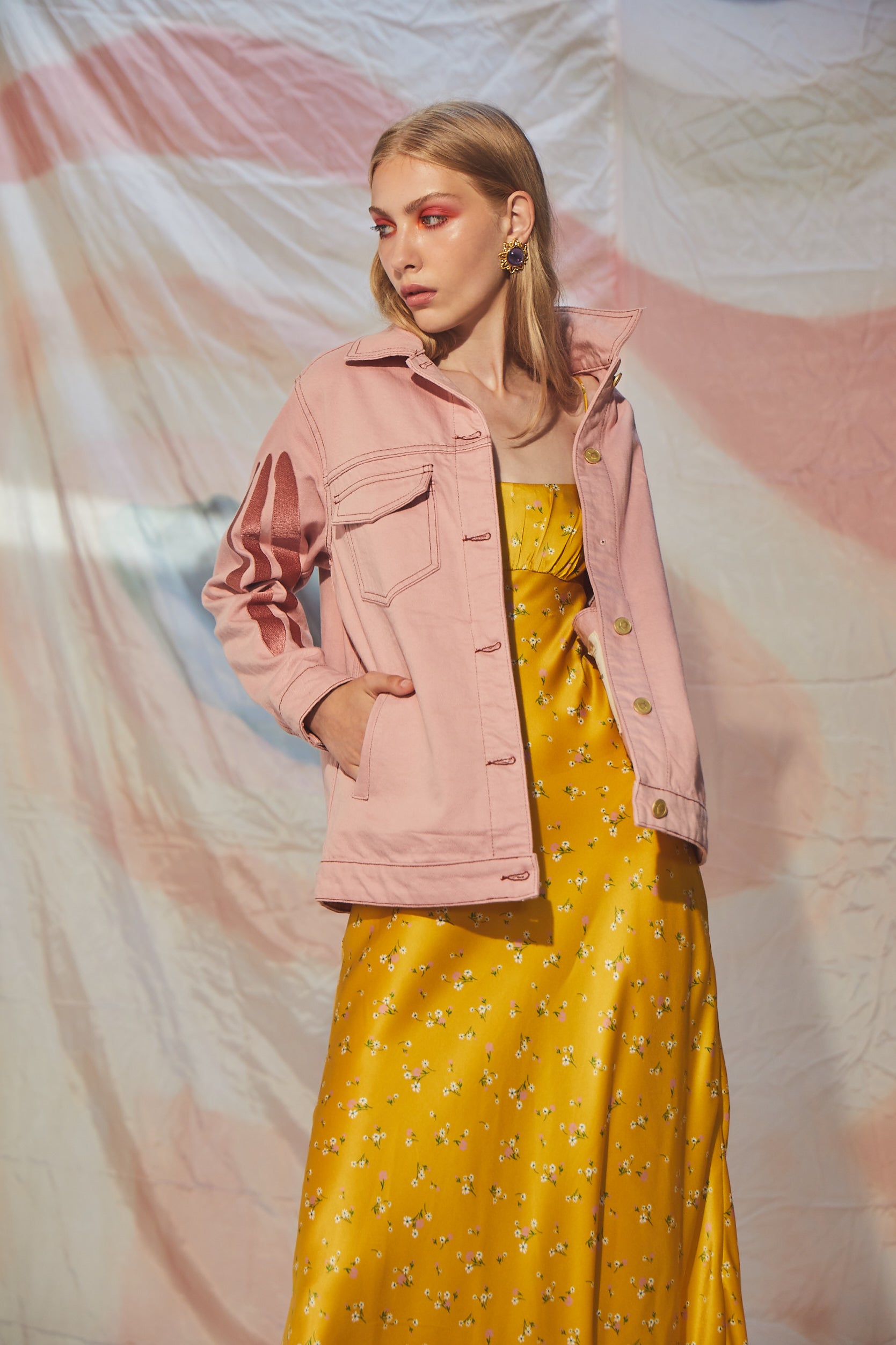 Ön ve Arka Geometrik Nakış İşlemeli Ceket