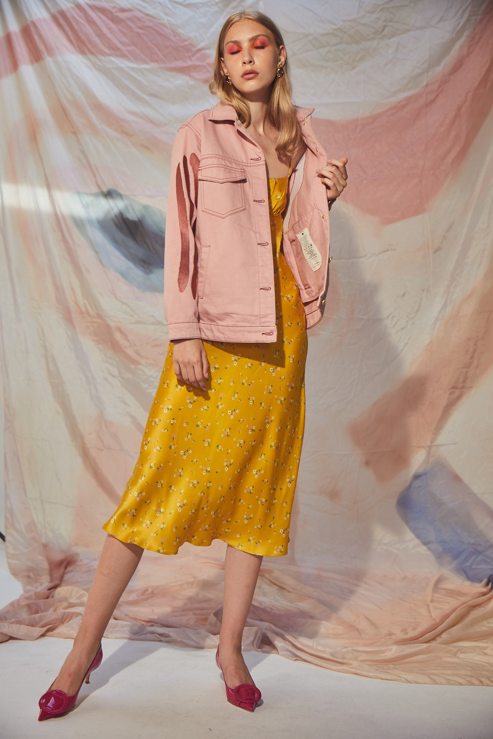 Ön ve Arka Geometrik Nakış İşlemeli Ceket