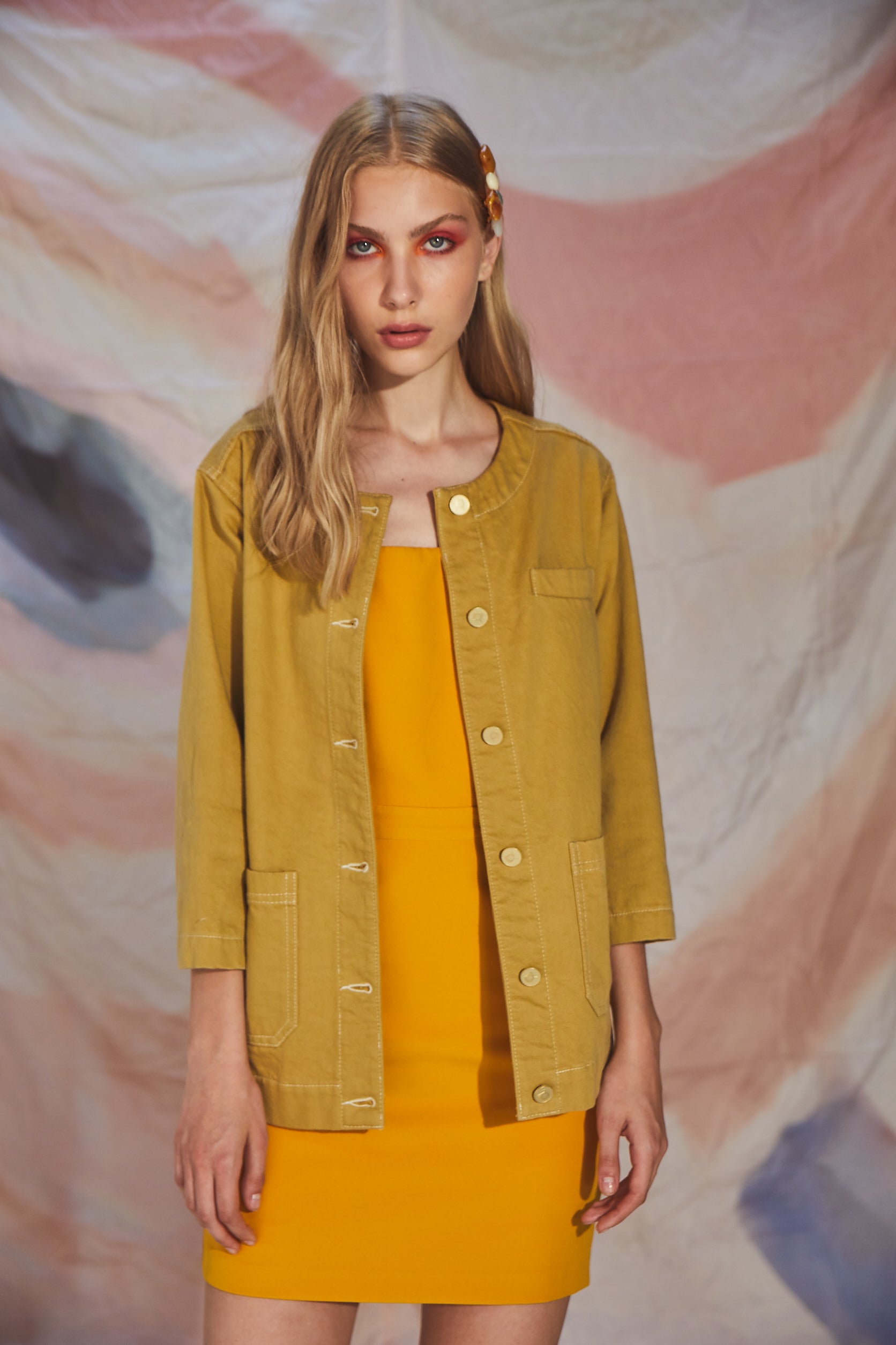 Yakasız Cep Detaylı  Kısa Ceket