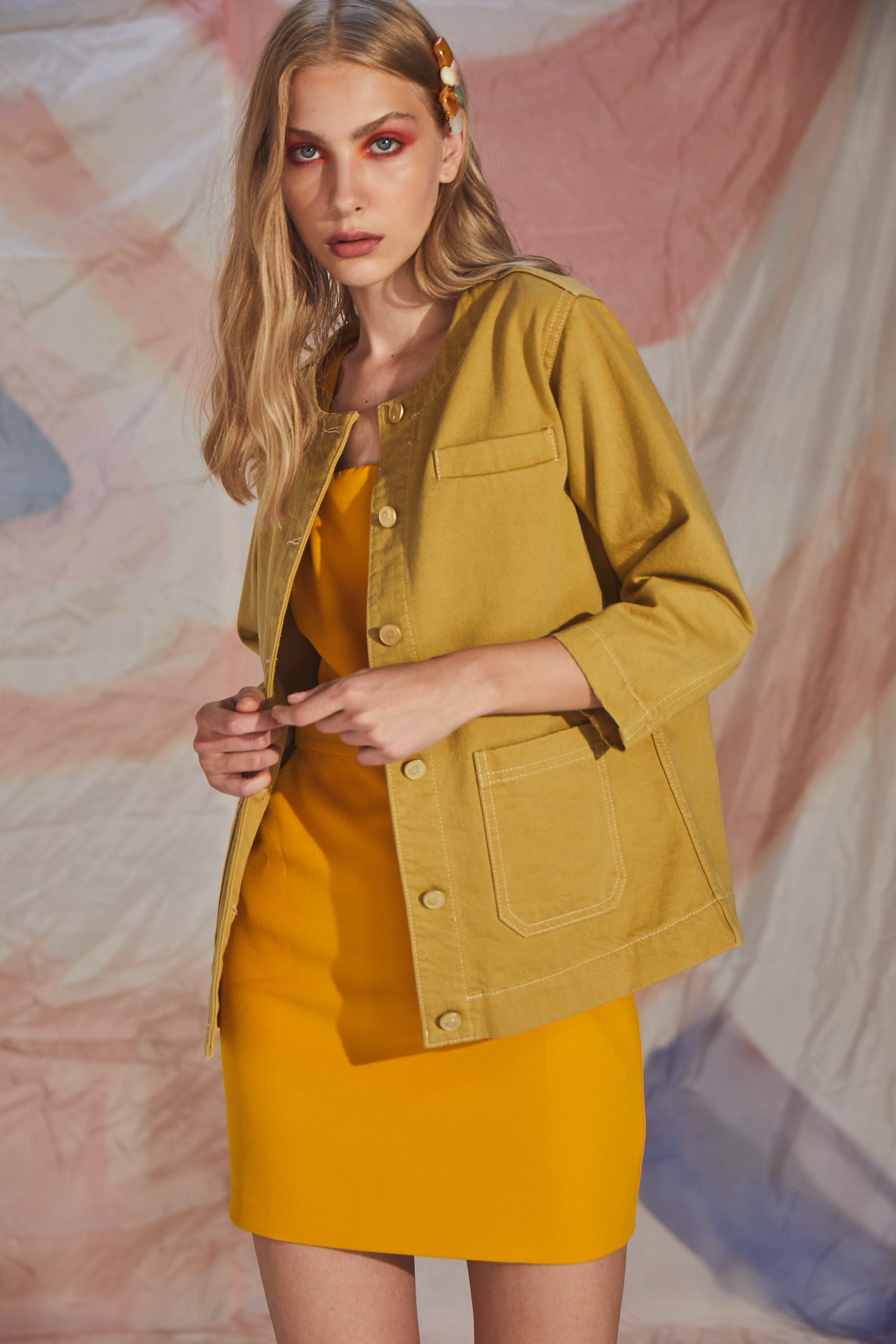 Yakasız Cep Detaylı  Kısa Ceket