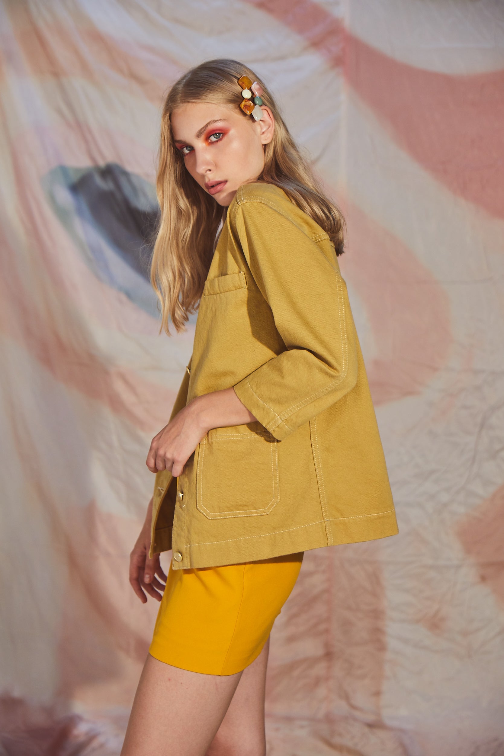 Yakasız Cep Detaylı  Kısa Ceket